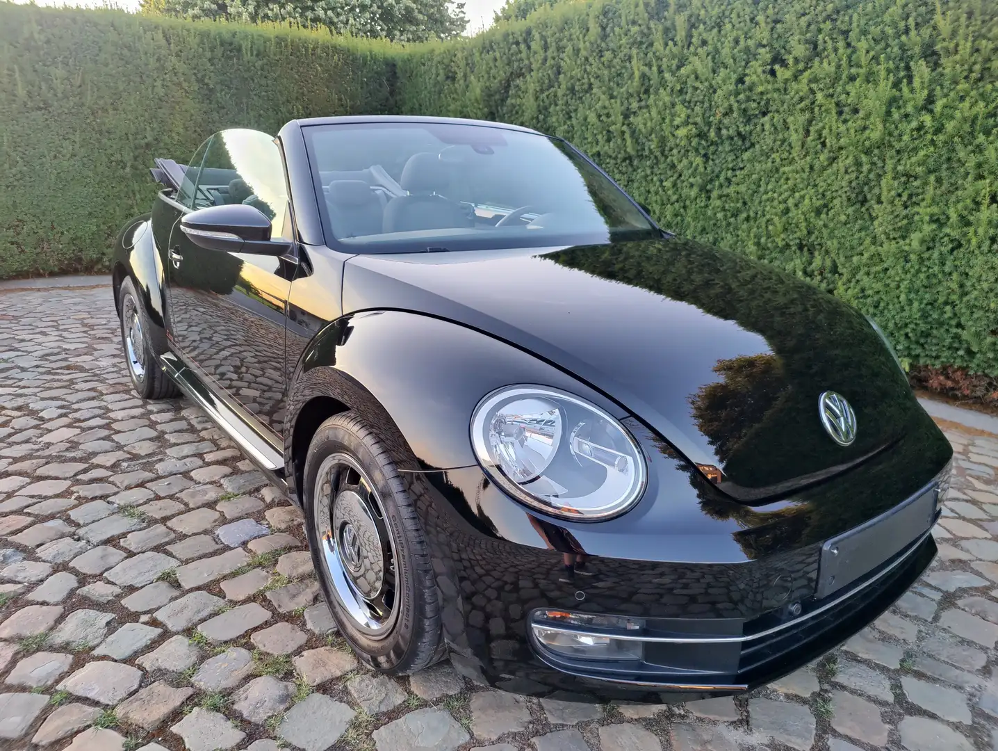 Volkswagen Beetle Beetle Cabriolet 1.2 TSI BlueMotion Technology CUP Zwart - 1