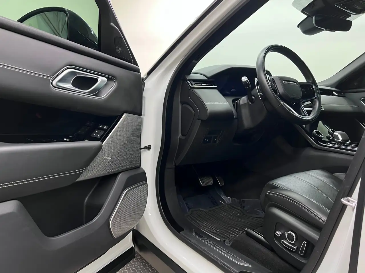 Land Rover Range Rover Velar снимка Land Rover Range Rover Velar