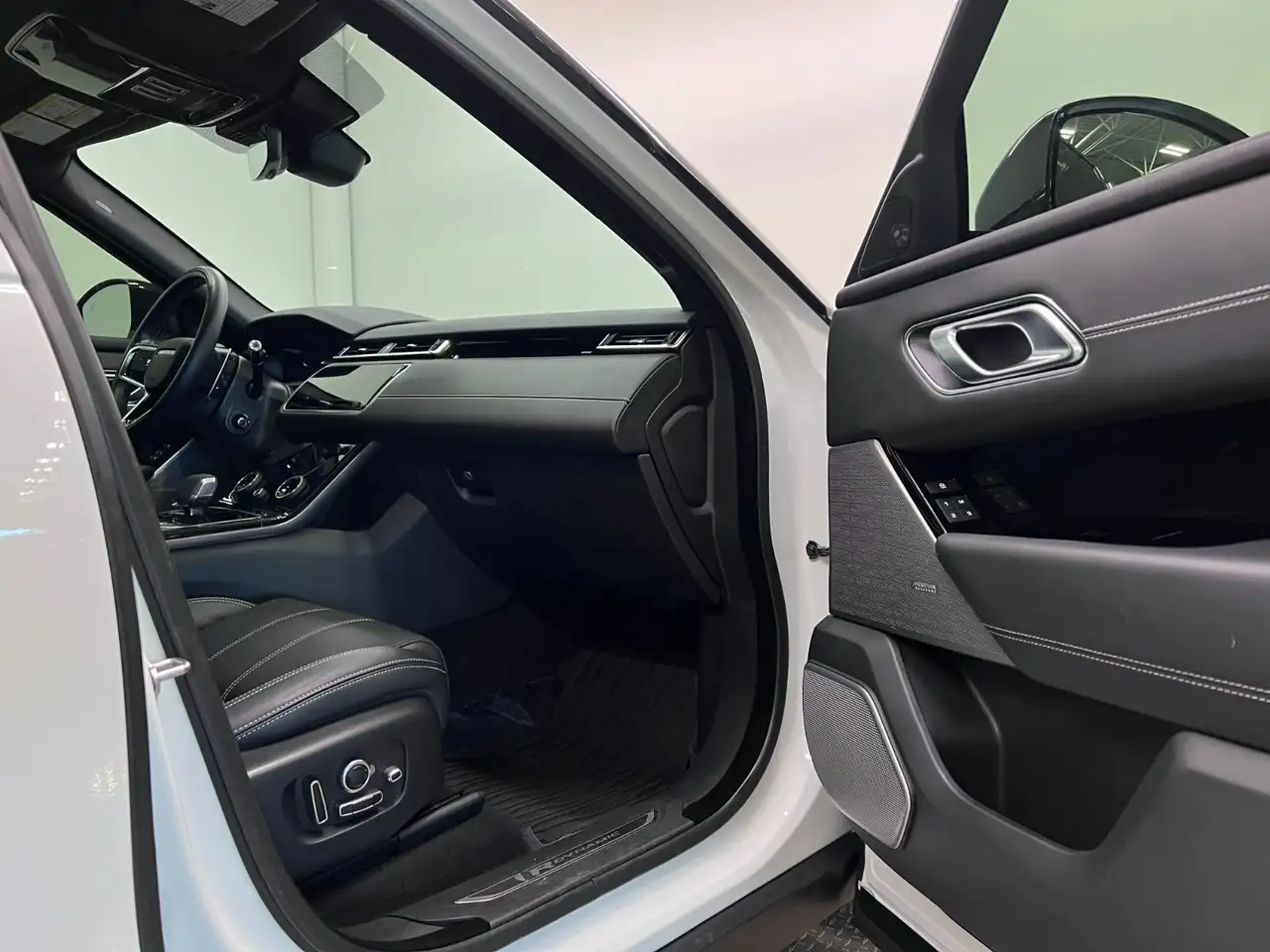 Land Rover Range Rover Velar снимка Land Rover Range Rover Velar