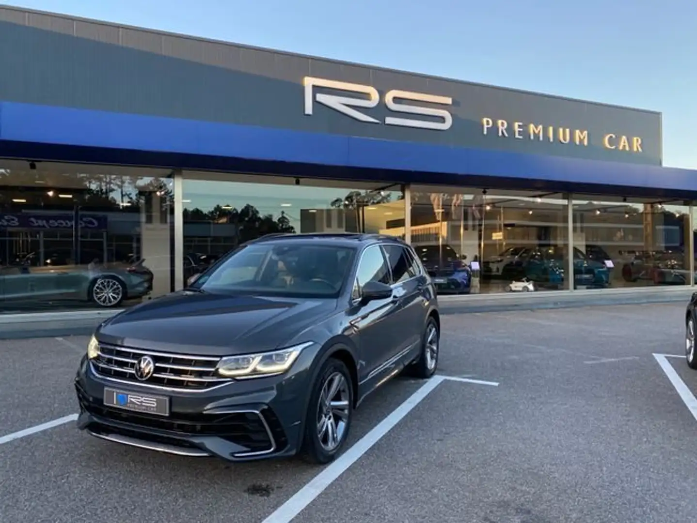 Volkswagen Tiguan 2.0TDI R-Line DSG 110kW Gris - 1
