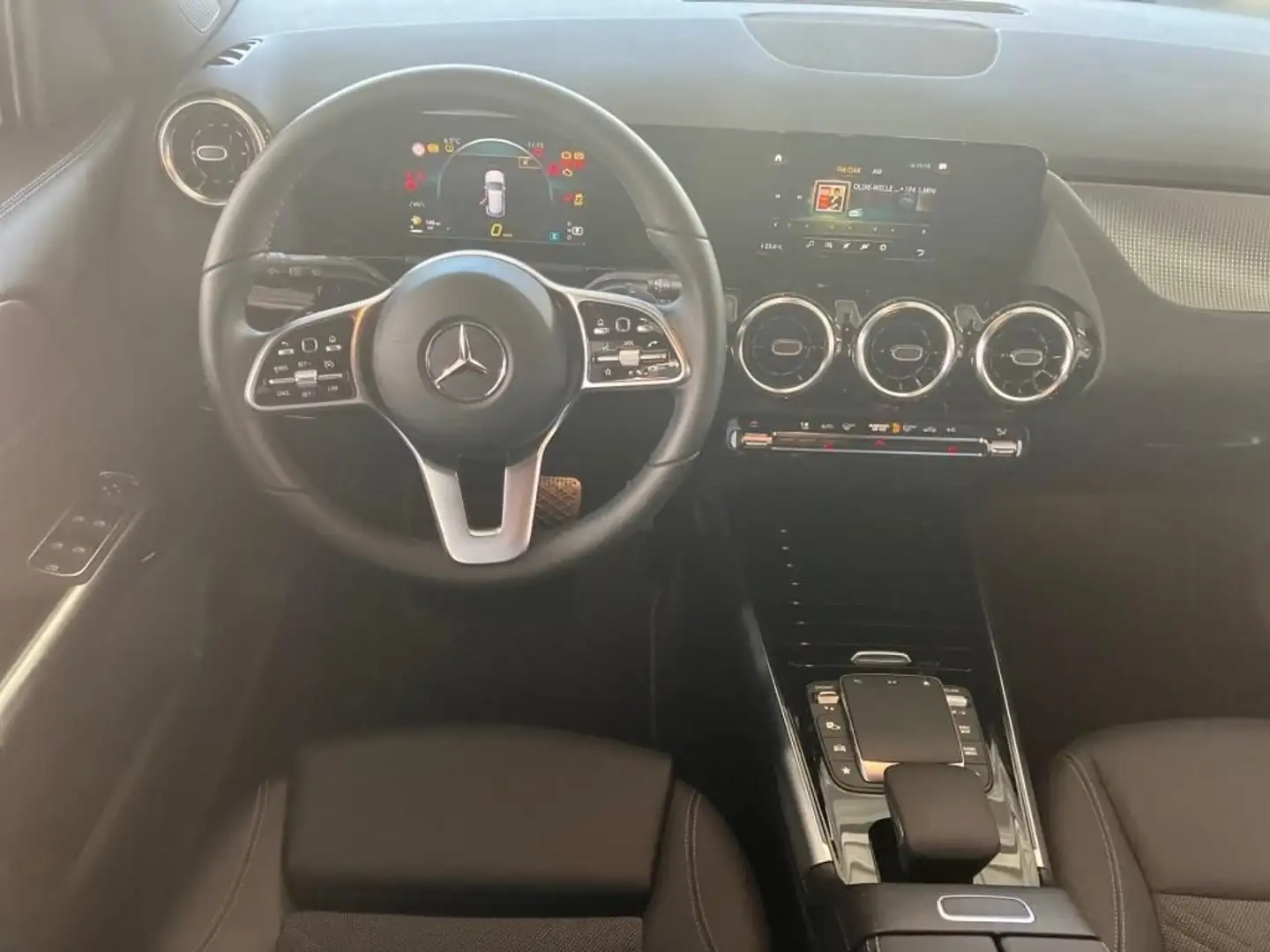 Mercedes-Benz GLA 180 Automatic Alb - 1