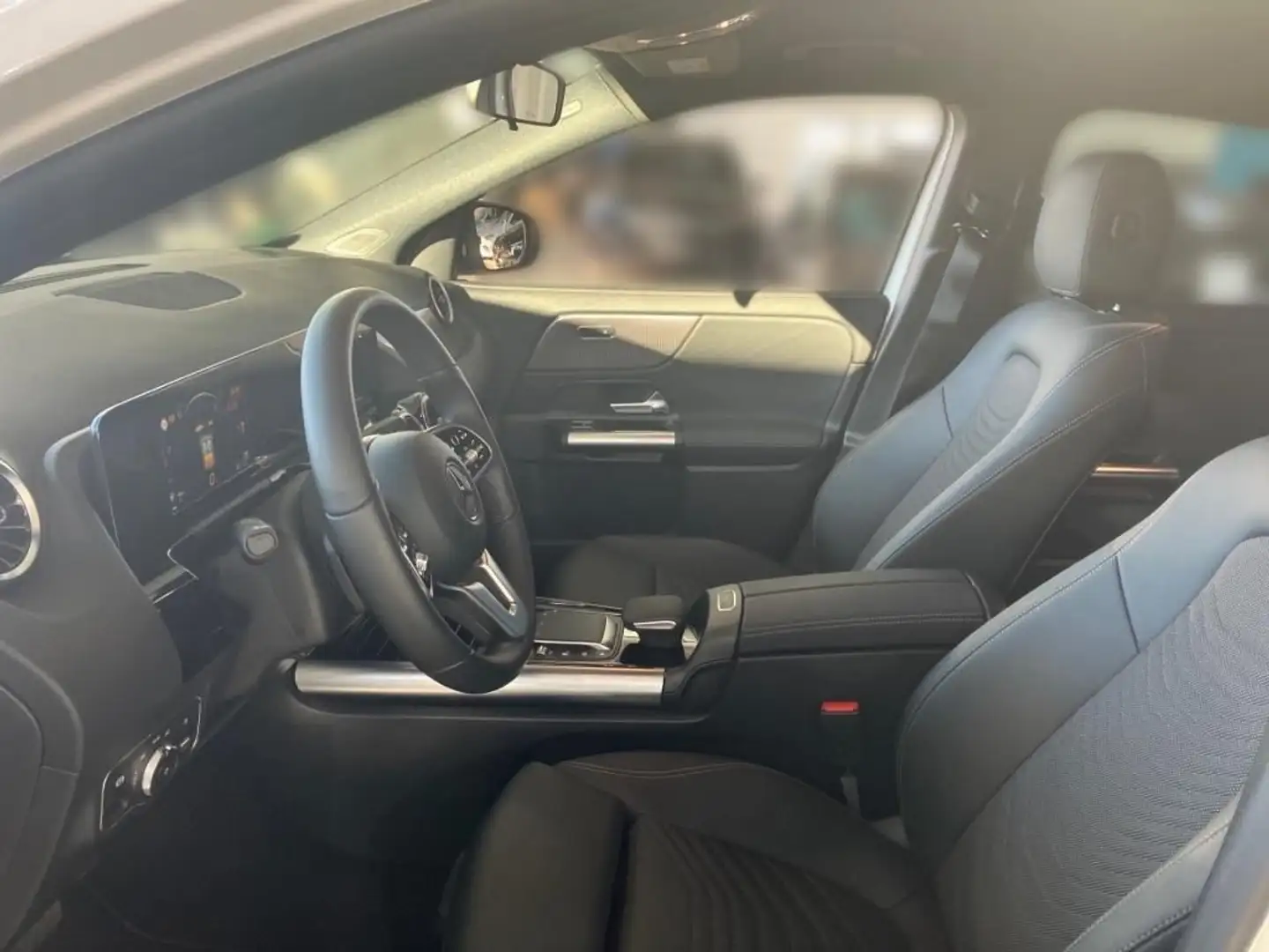 Mercedes-Benz GLA 180 Automatic Alb - 2