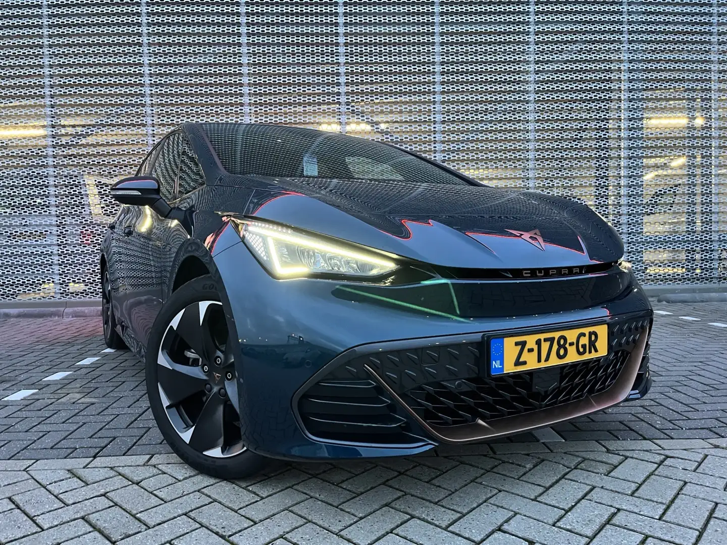 CUPRA Born Impulse 62 kWh Sfeerverlichting / parkeersensoren Blauw - 2