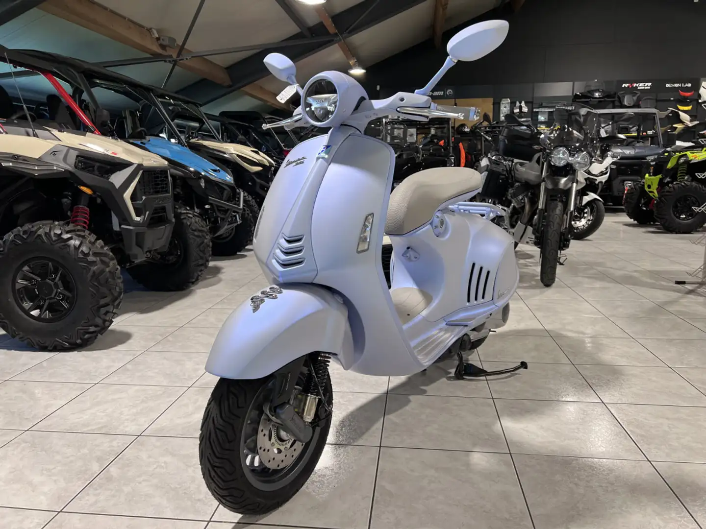 Vespa 946 Snake Burdeos - 2