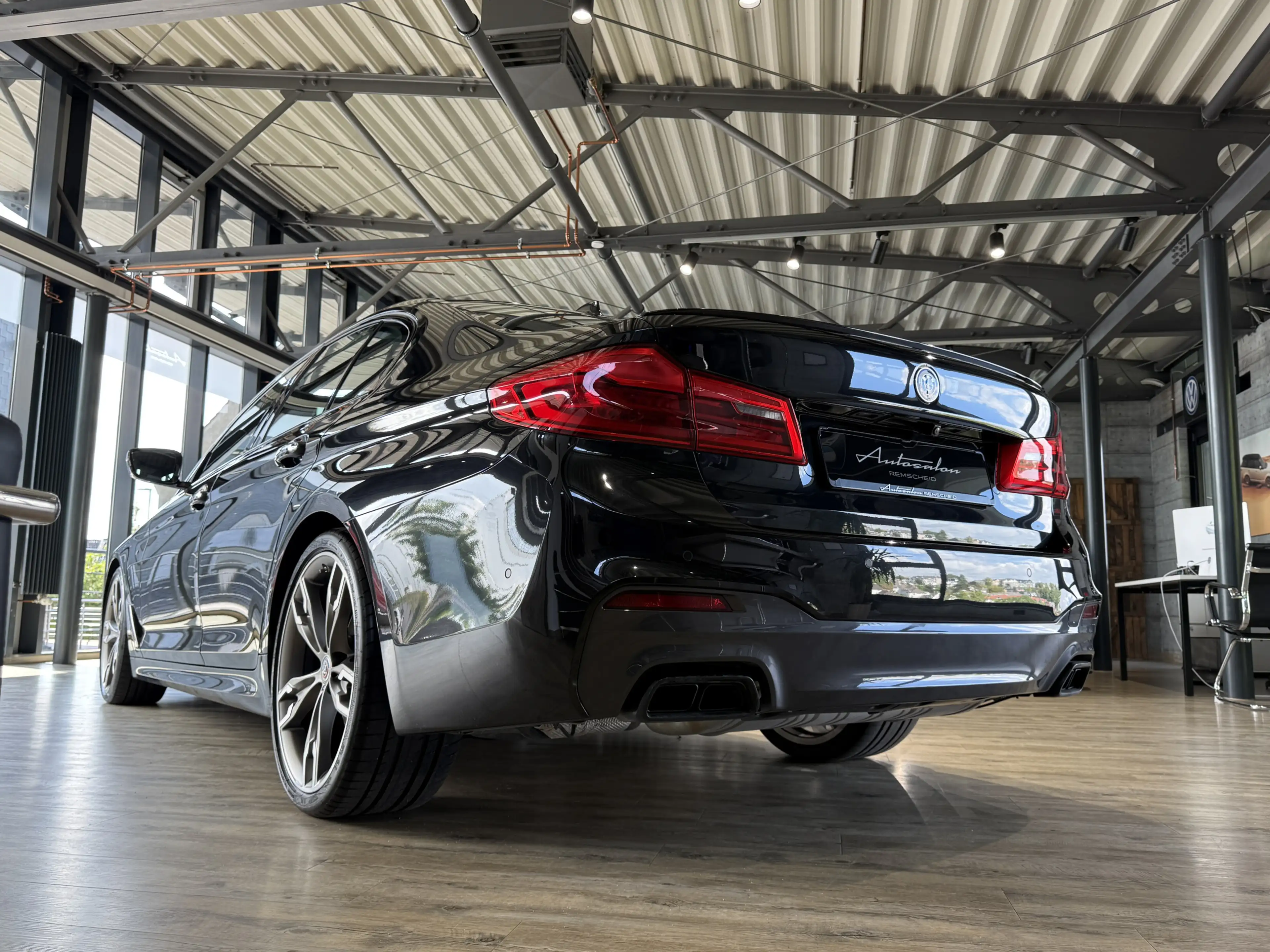 BMW 550 i xDrive*G.SHD*ACC*KAMERA*HUD*HARMAN KARDON — photo 11