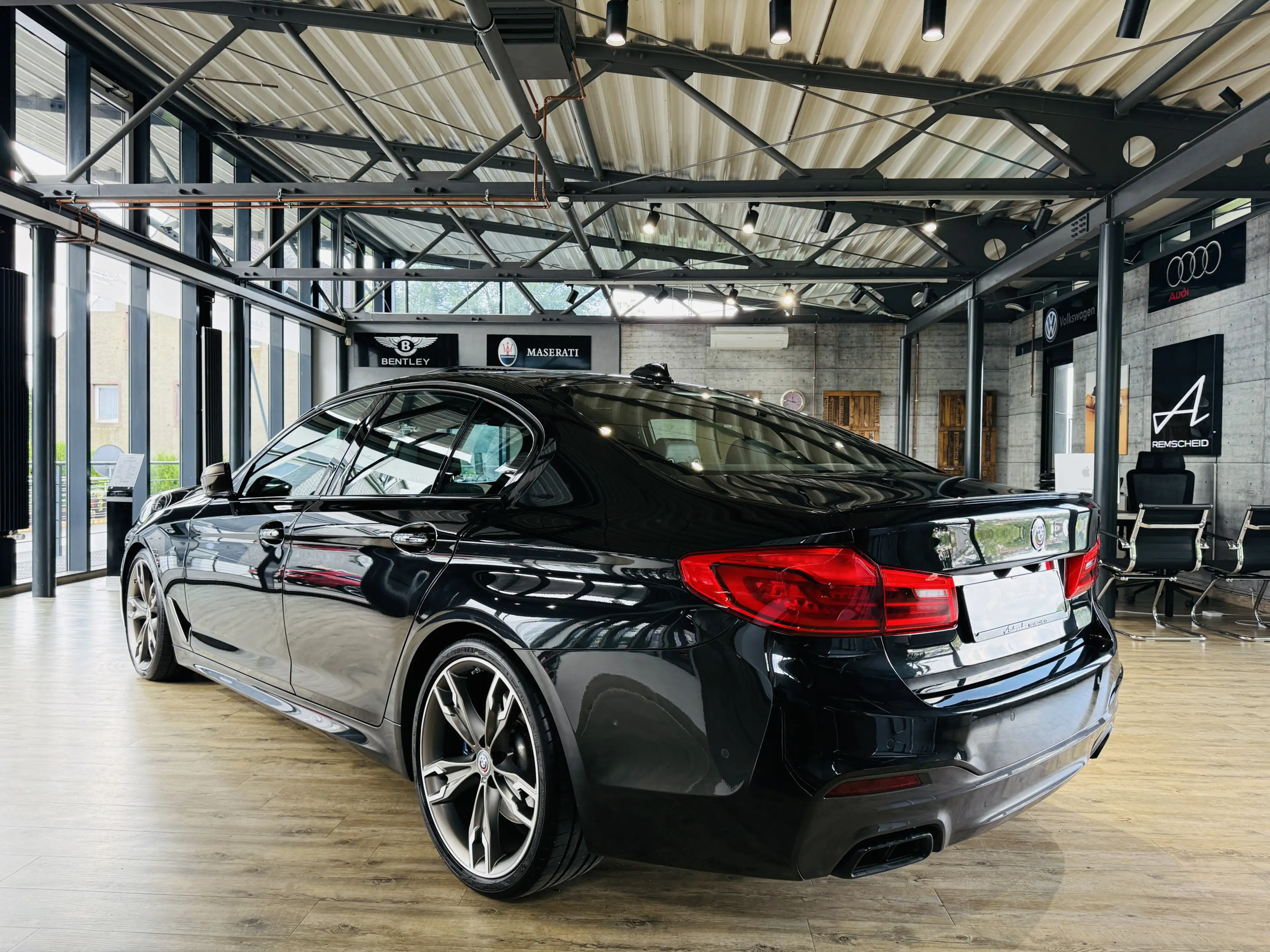 BMW 550 i xDrive*G.SHD*ACC*KAMERA*HUD*HARMAN KARDON — photo 4