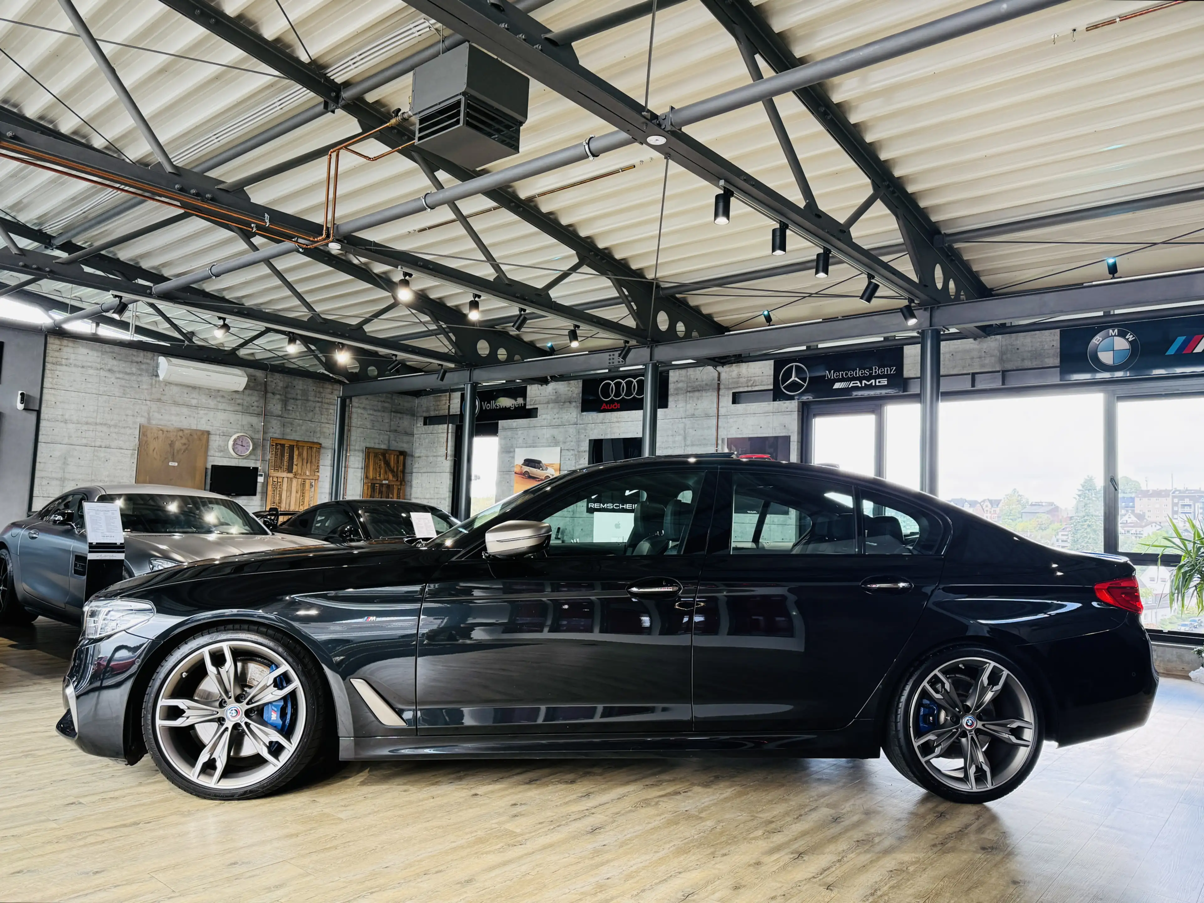 BMW 550 i xDrive*G.SHD*ACC*KAMERA*HUD*HARMAN KARDON — photo 3