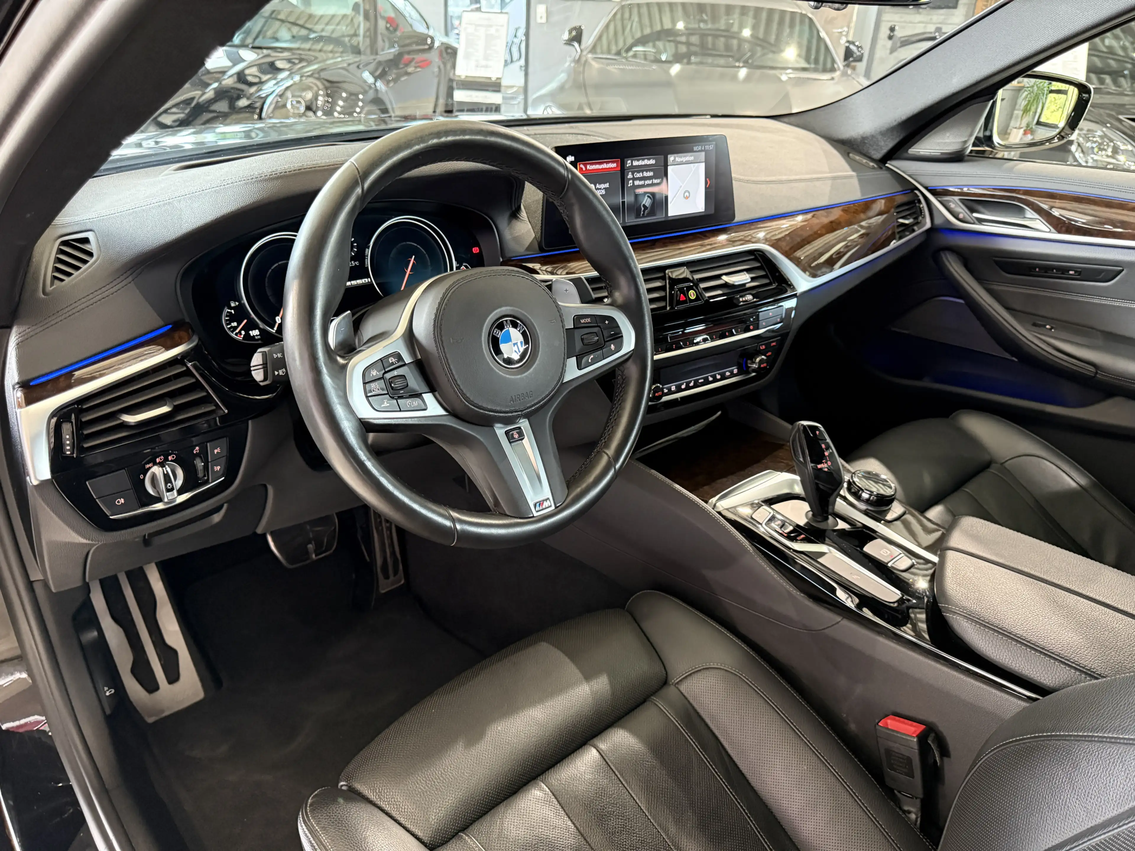BMW 550 i xDrive*G.SHD*ACC*KAMERA*HUD*HARMAN KARDON — photo 14