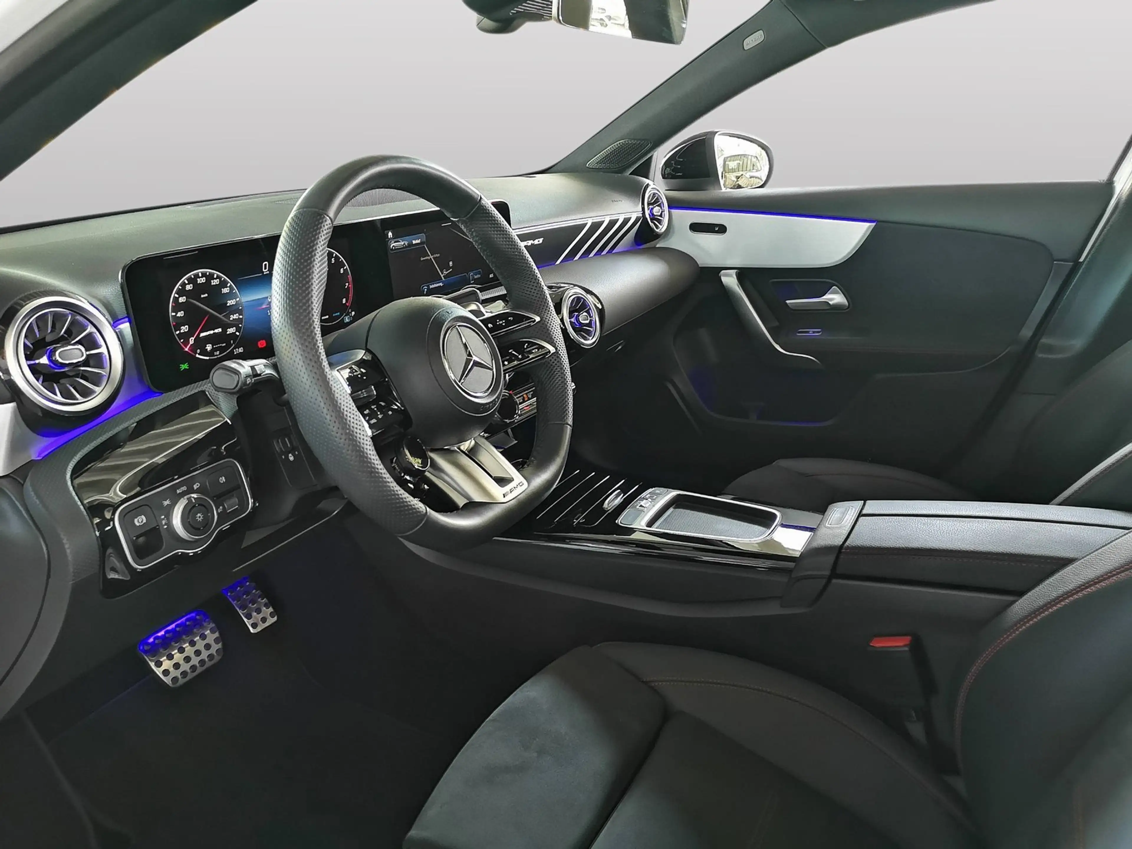 Mercedes-Benz A 35 AMG 4M PANORMA-SD+NIGHT+AMG-AERO+TWA+MULTIB — photo 12