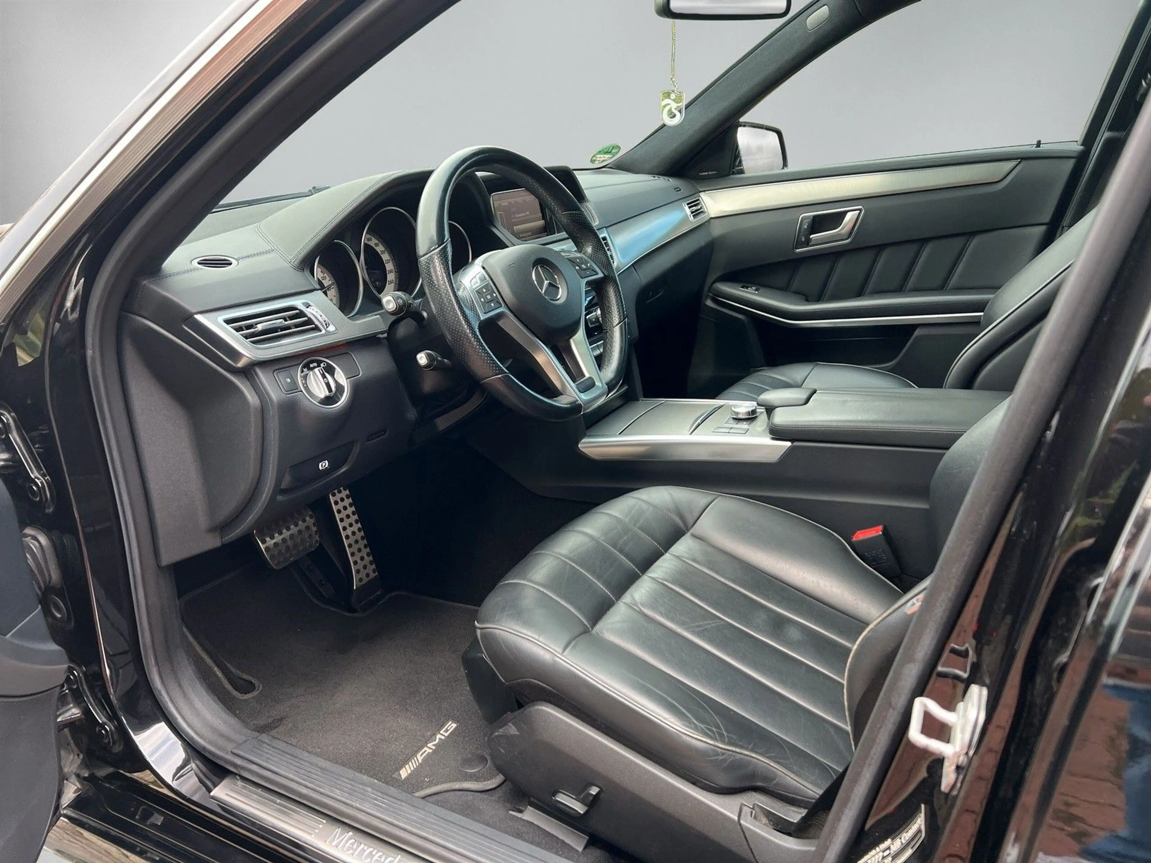 Mercedes-Benz E 400 T-Modell ALCANTARA/AHK/AMG-PAKET/TTW/H&K — photo 15