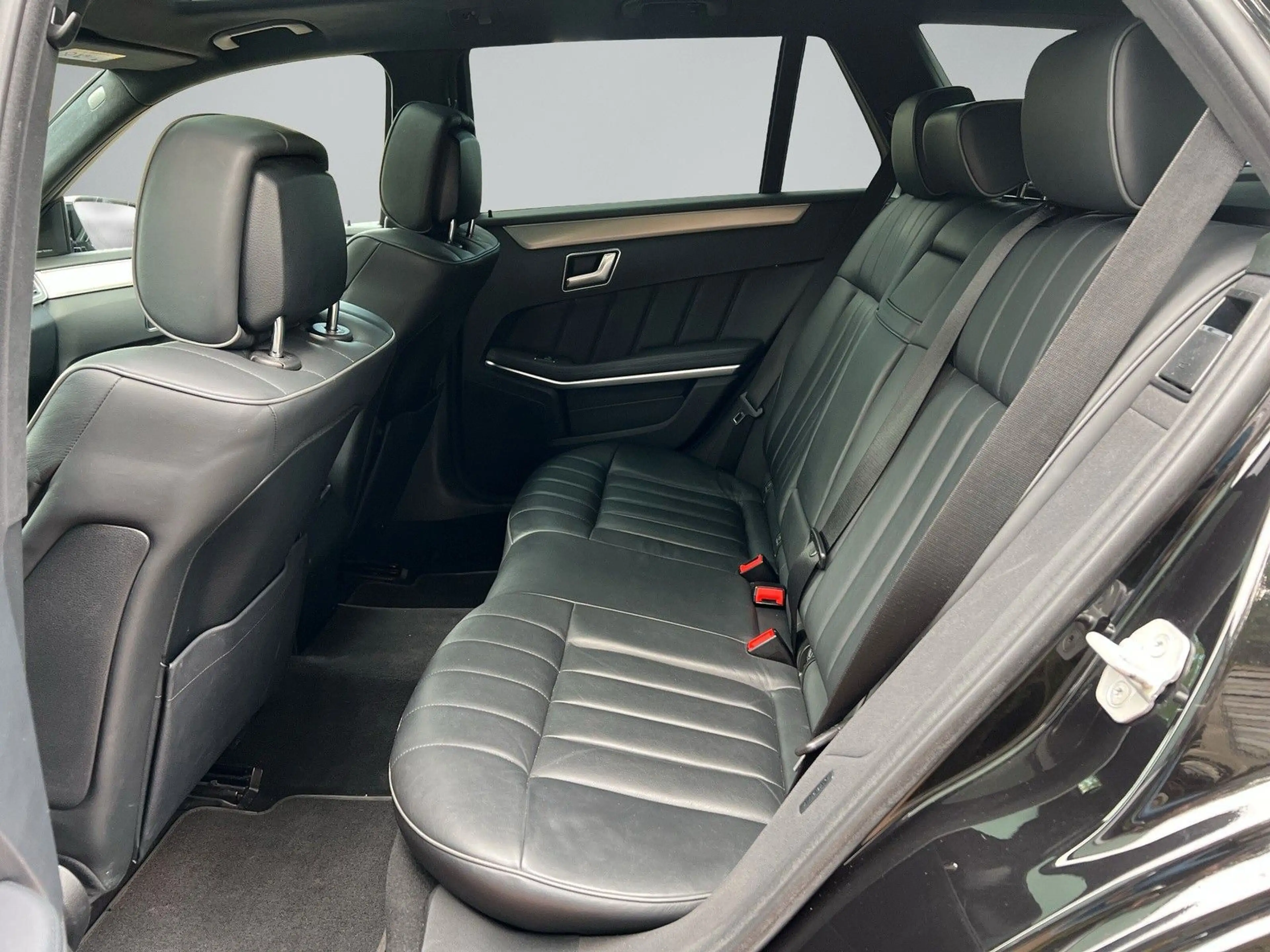 Mercedes-Benz E 400 T-Modell ALCANTARA/AHK/AMG-PAKET/TTW/H&K — photo 13