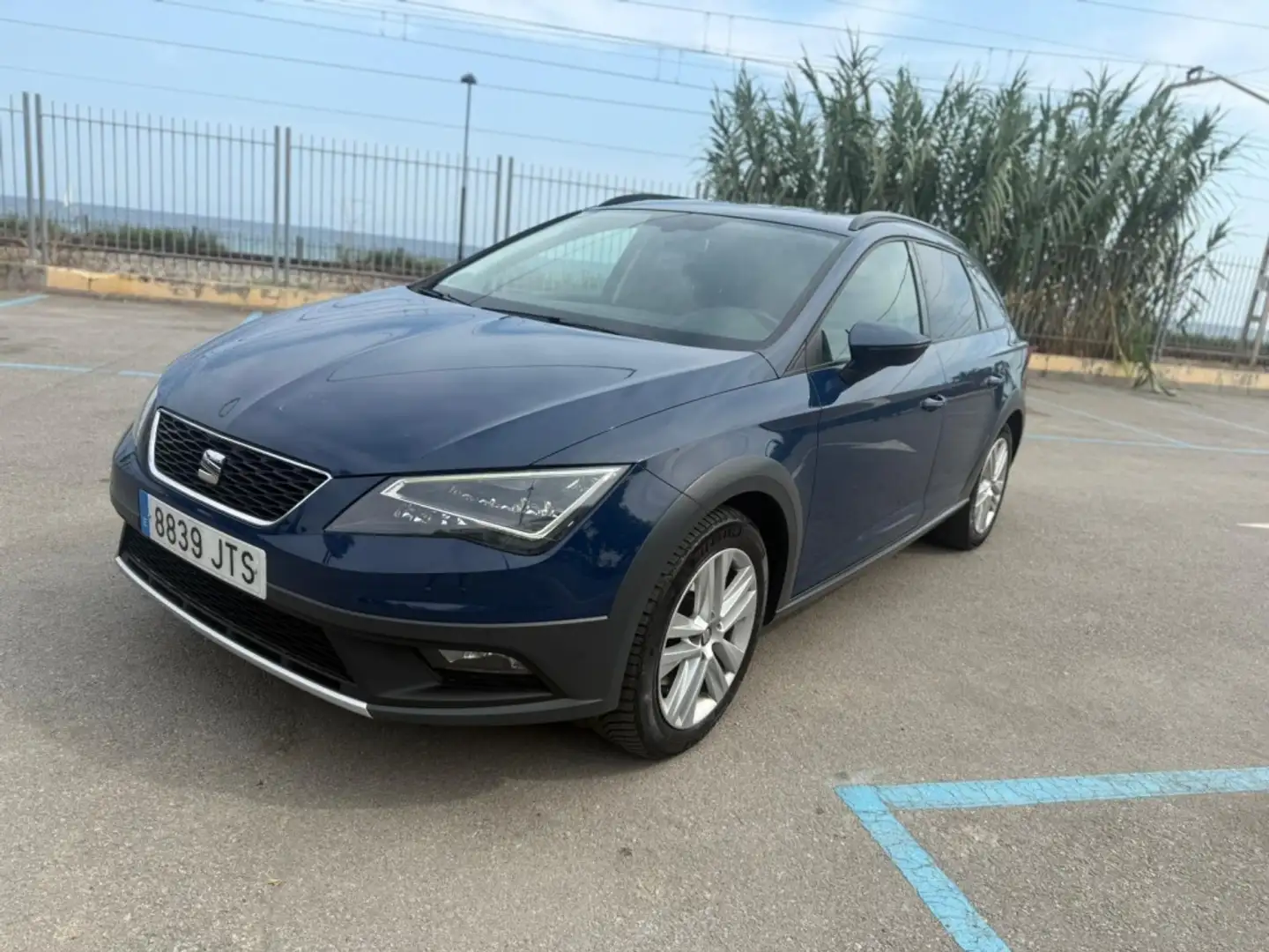 SEAT Leon ST 2.0TDI CR S&S FR DSG 184 Blau - 1