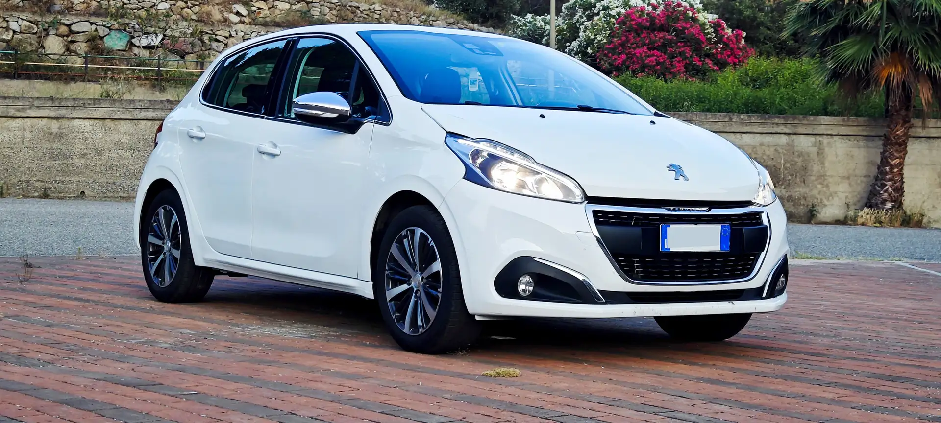 Peugeot 208 208 5p 1.2 puretech Allure 82cv Bianco - 1