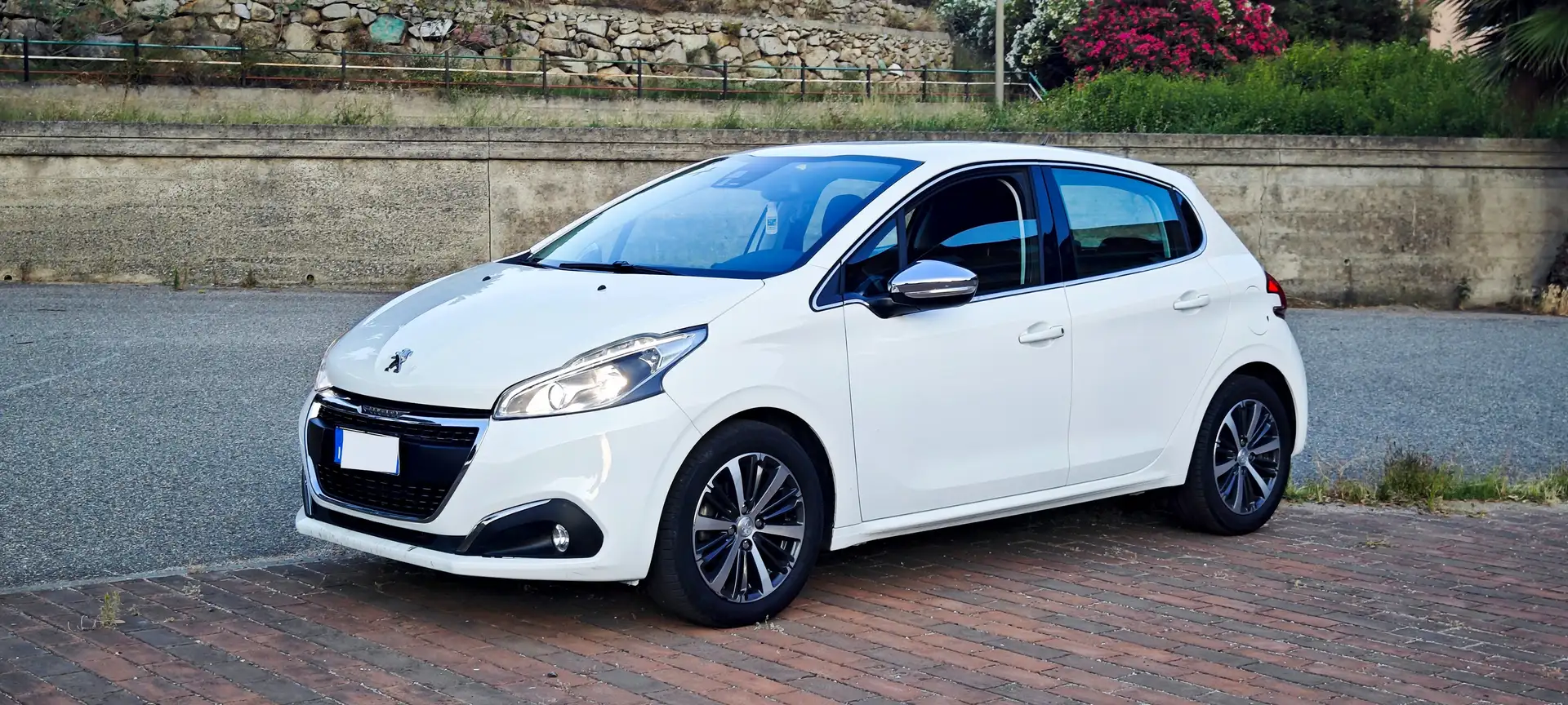 Peugeot 208 208 5p 1.2 puretech Allure 82cv Bianco - 2