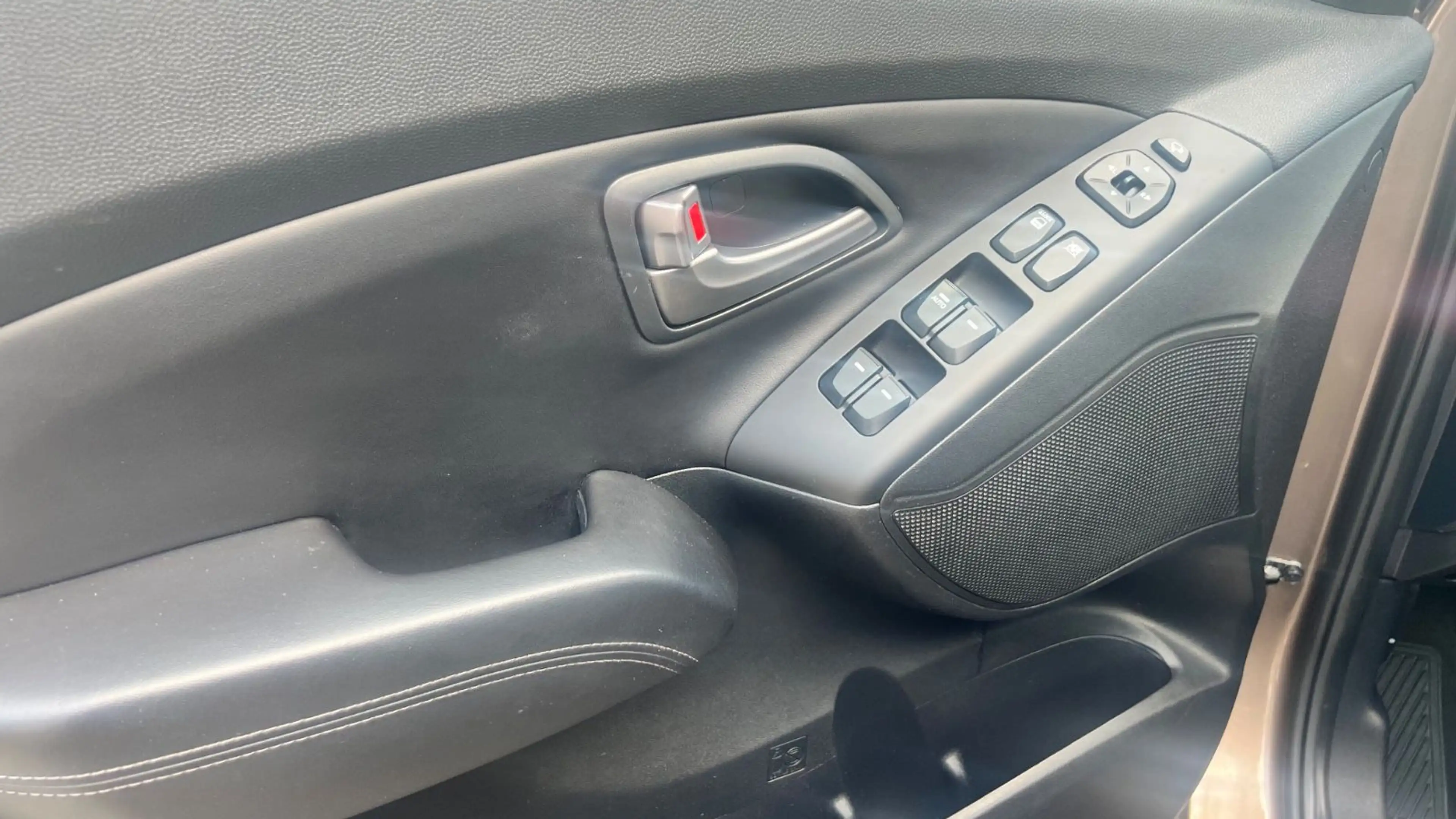Hyundai iX35 Style/SHZ/PDC/Klima/USB/Xenon/ANHK — photo 9