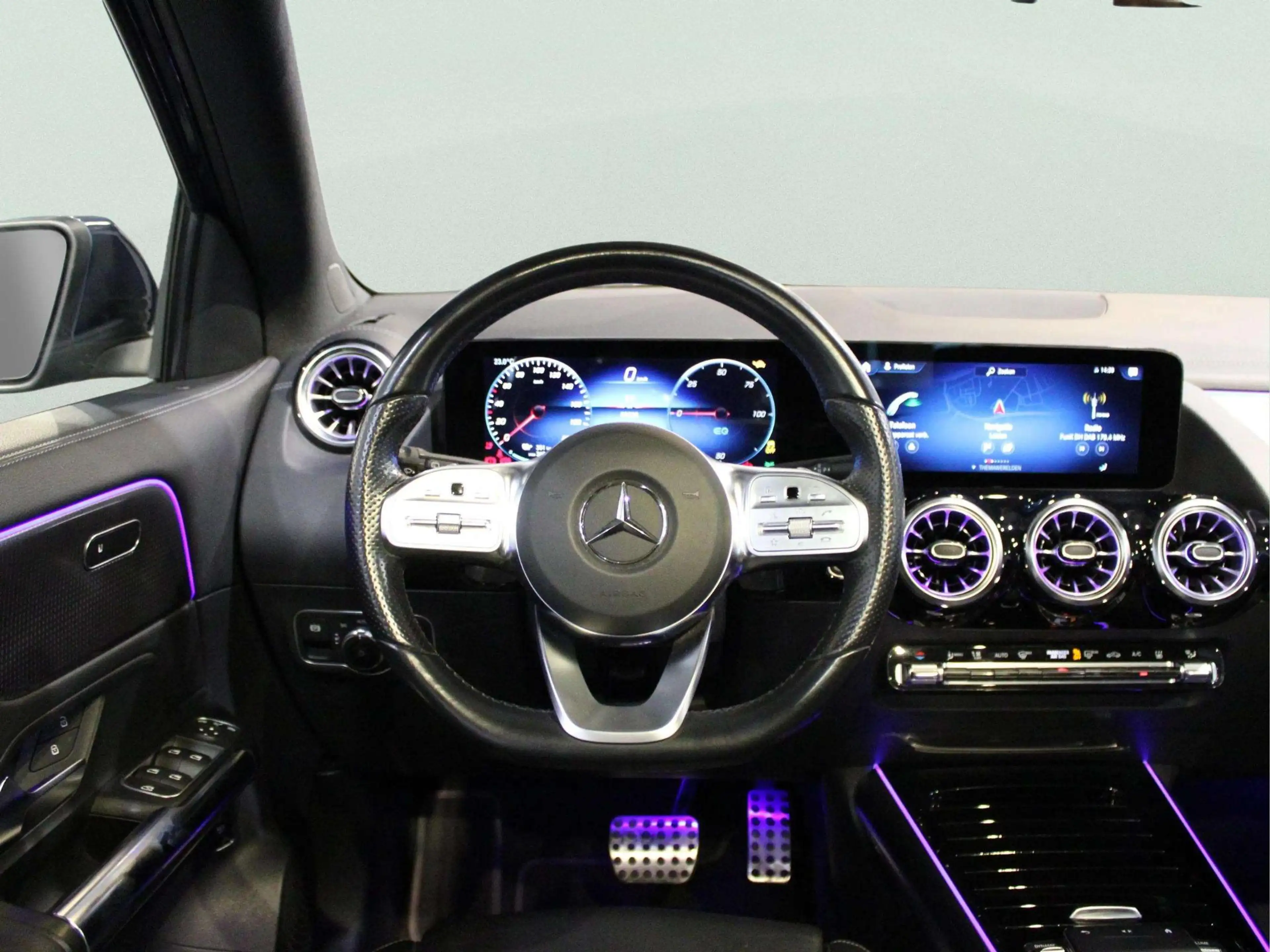Mercedes-Benz EQA 250 67 kWh | Panorama dak | Trekhaak — photo 9