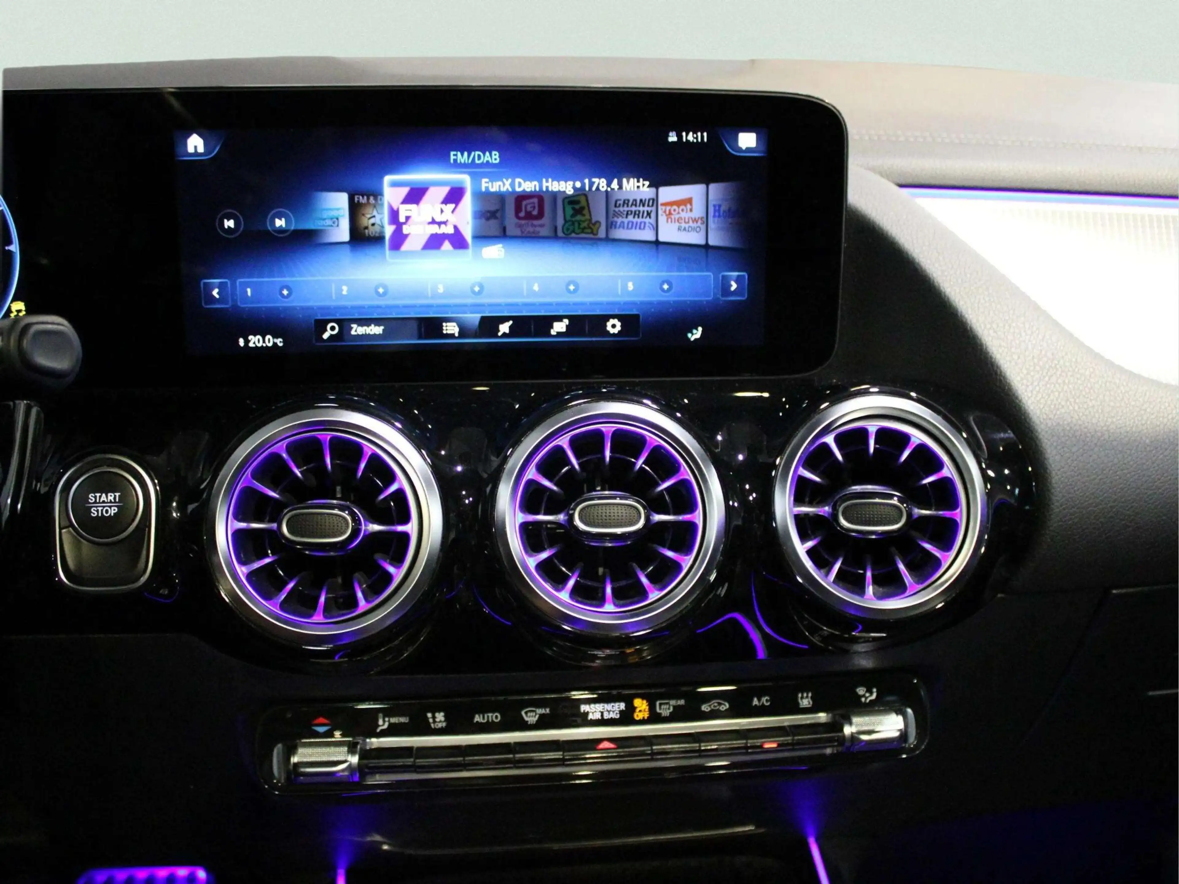 Mercedes-Benz EQA 250 67 kWh | Panorama dak | Trekhaak — photo 13