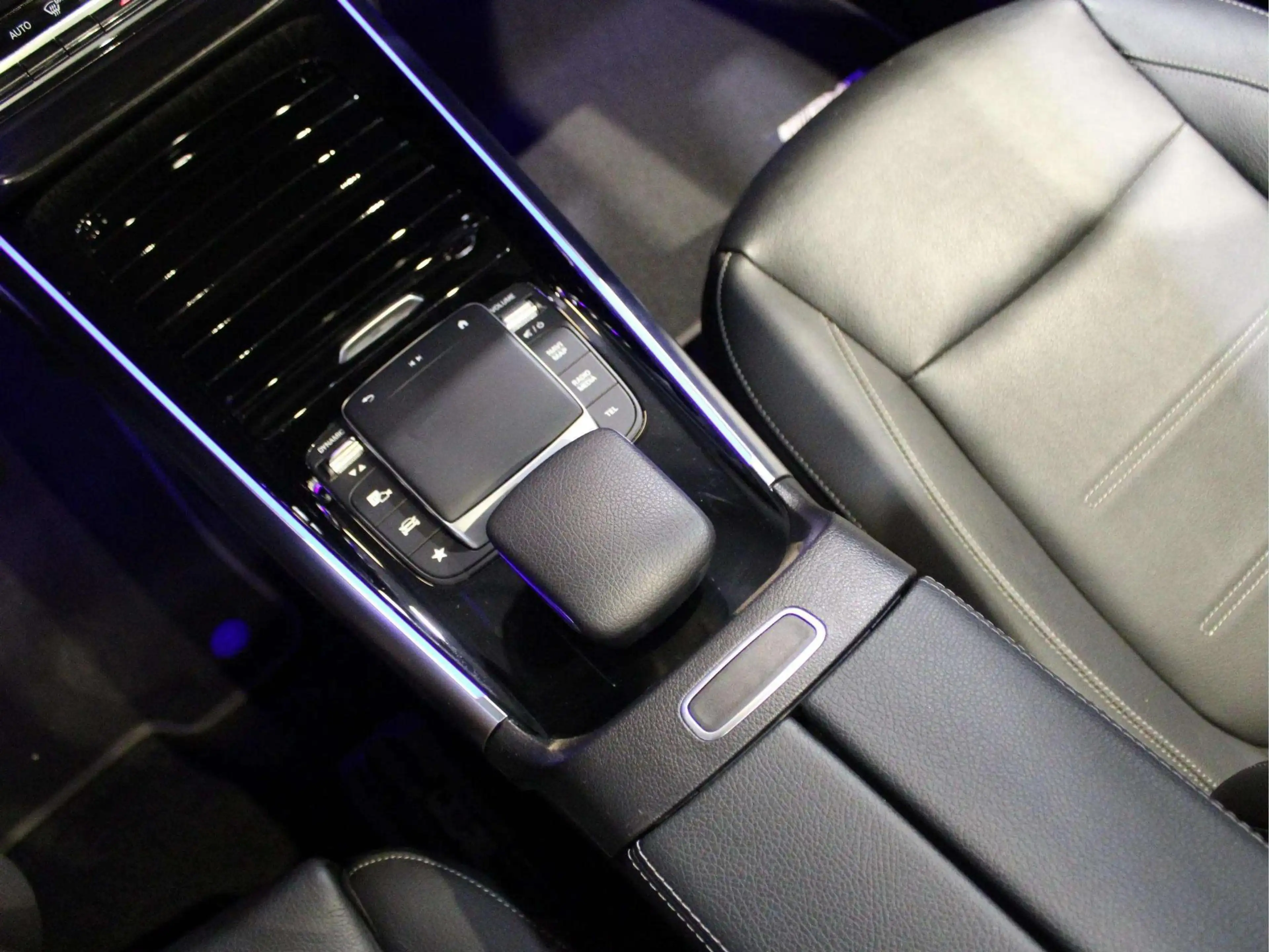 Mercedes-Benz EQA 250 67 kWh | Panorama dak | Trekhaak — photo 14