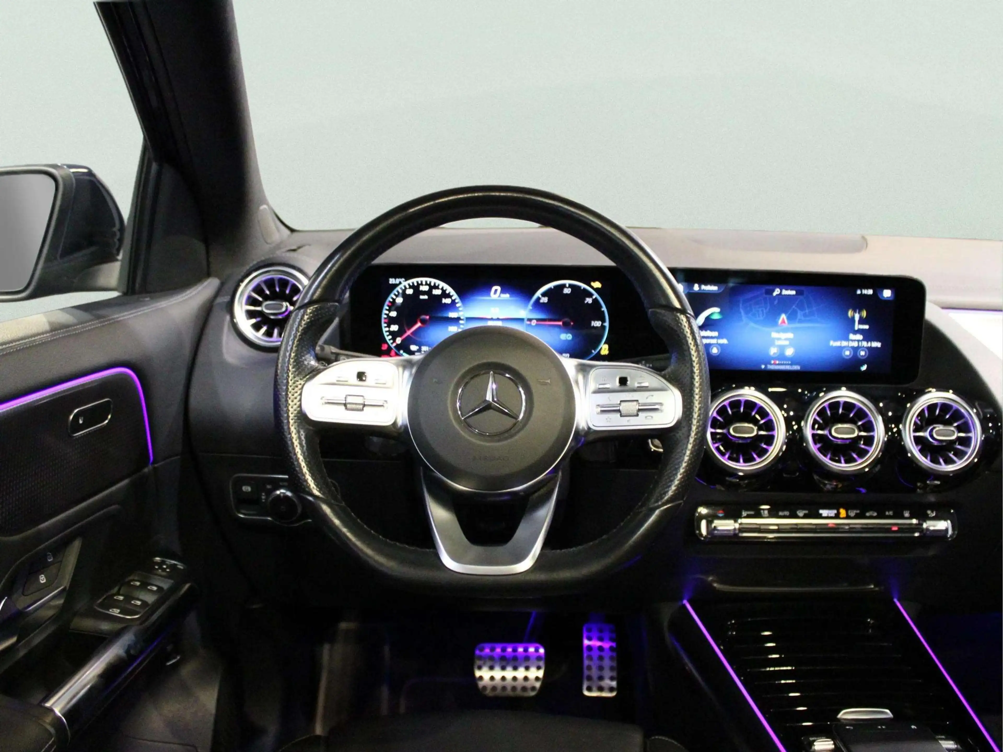Mercedes-Benz EQA 250 67 kWh | Panorama dak | Trekhaak — photo 11