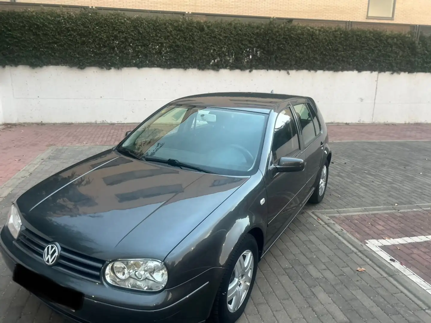 Volkswagen Golf 1.6 FSI Soul 110 Gris - 1