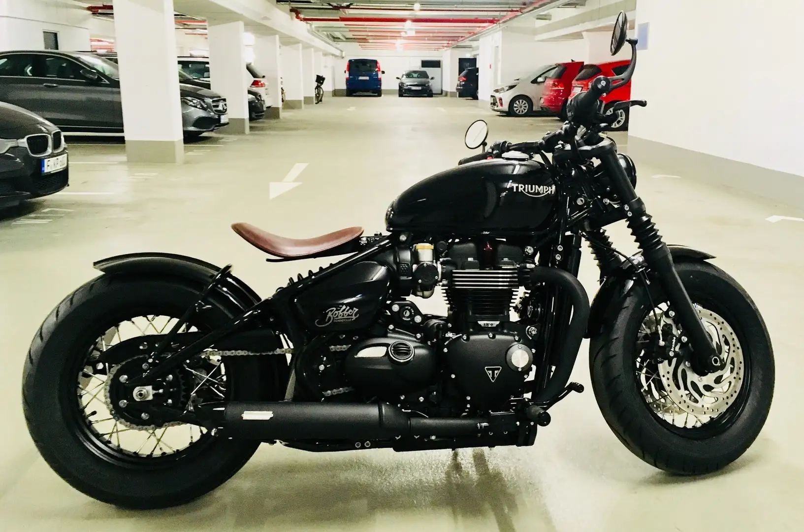 Triumph Bonneville Bobber Black Černá - 2