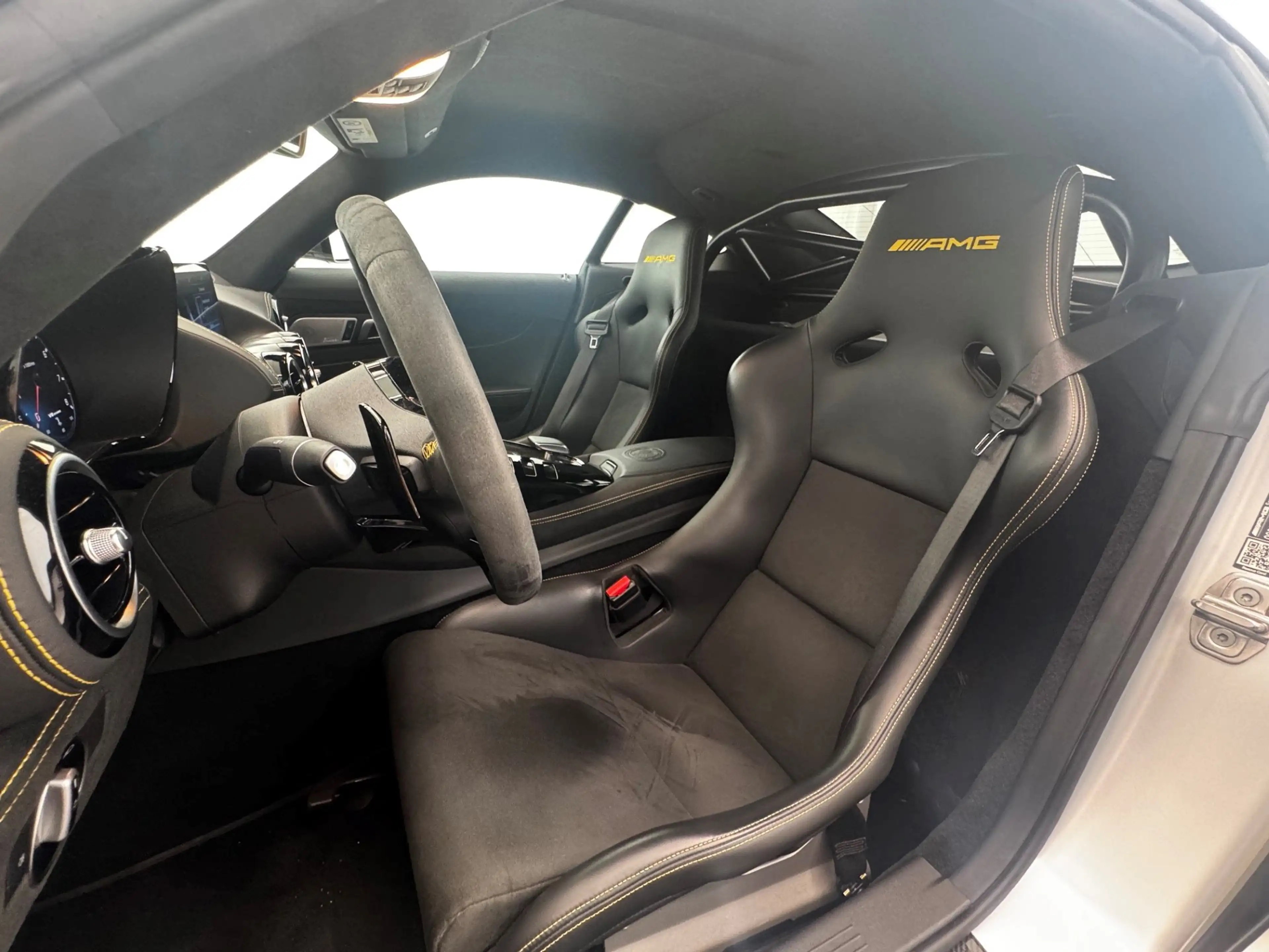 Mercedes-Benz AMG GT R — photo 13