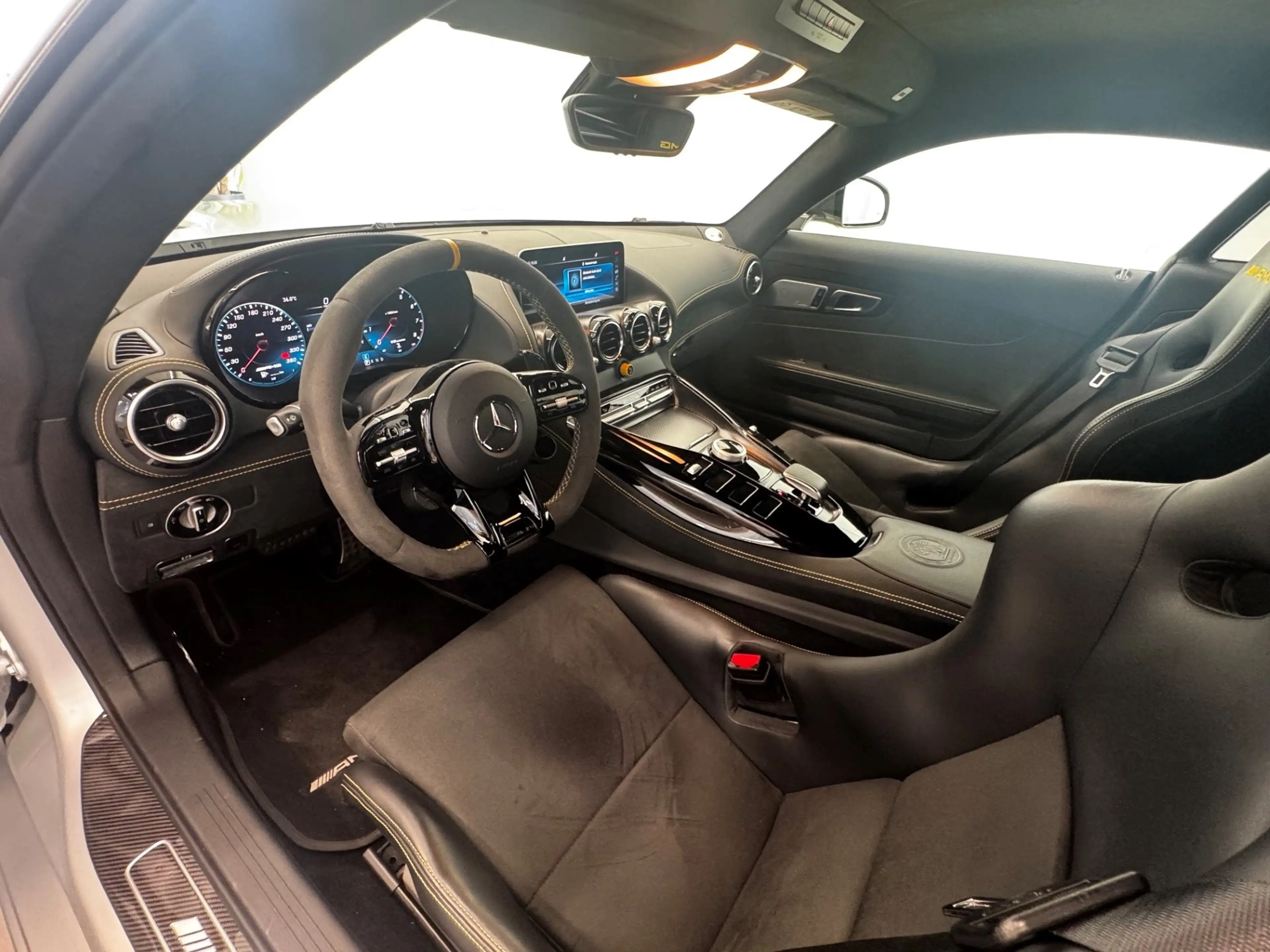 Mercedes-Benz AMG GT R — photo 14