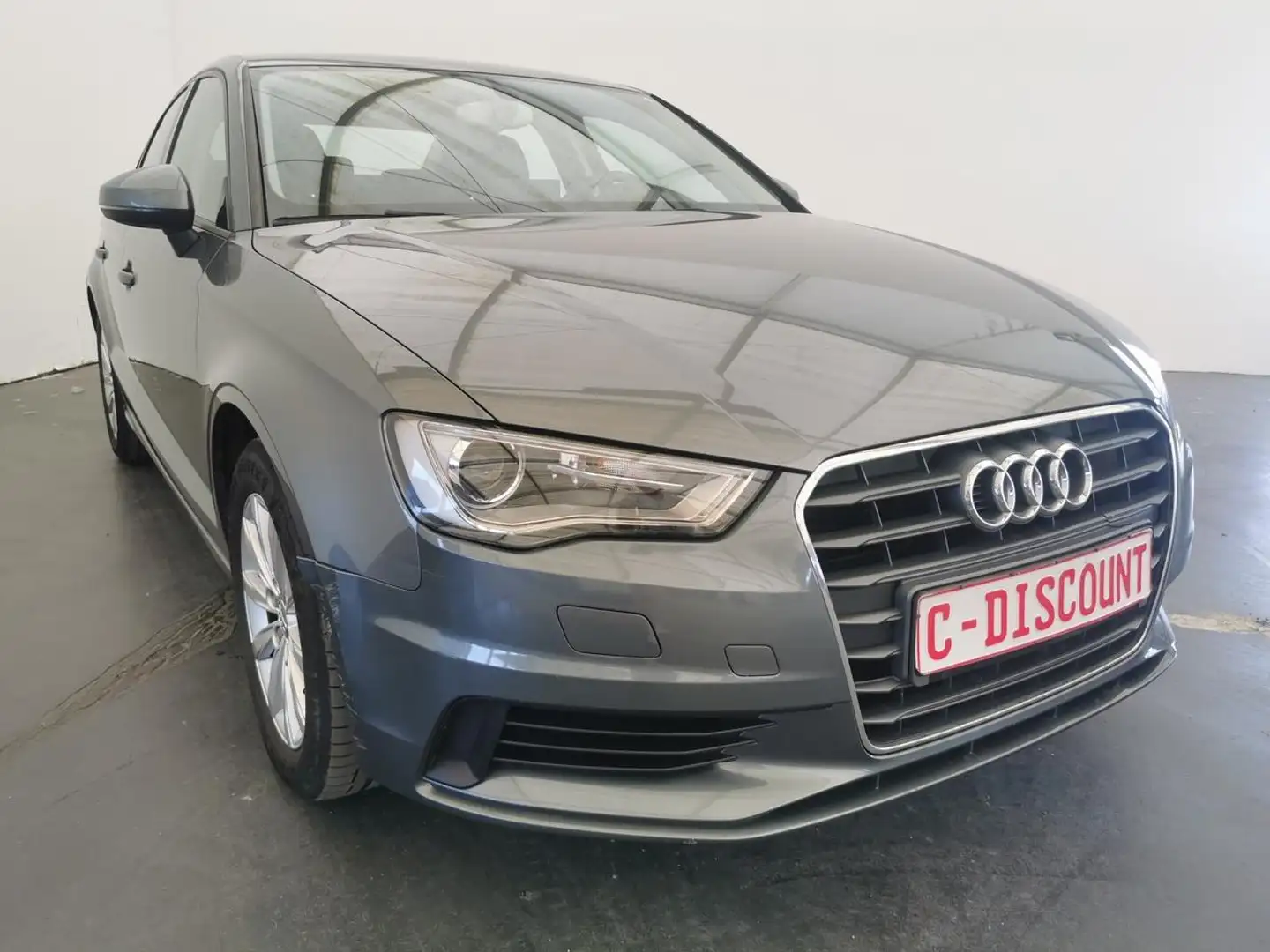 Audi A3 Limousine 1.4 TFSI Attraction+Navi+Xenon+PDC+ Šedá - 2