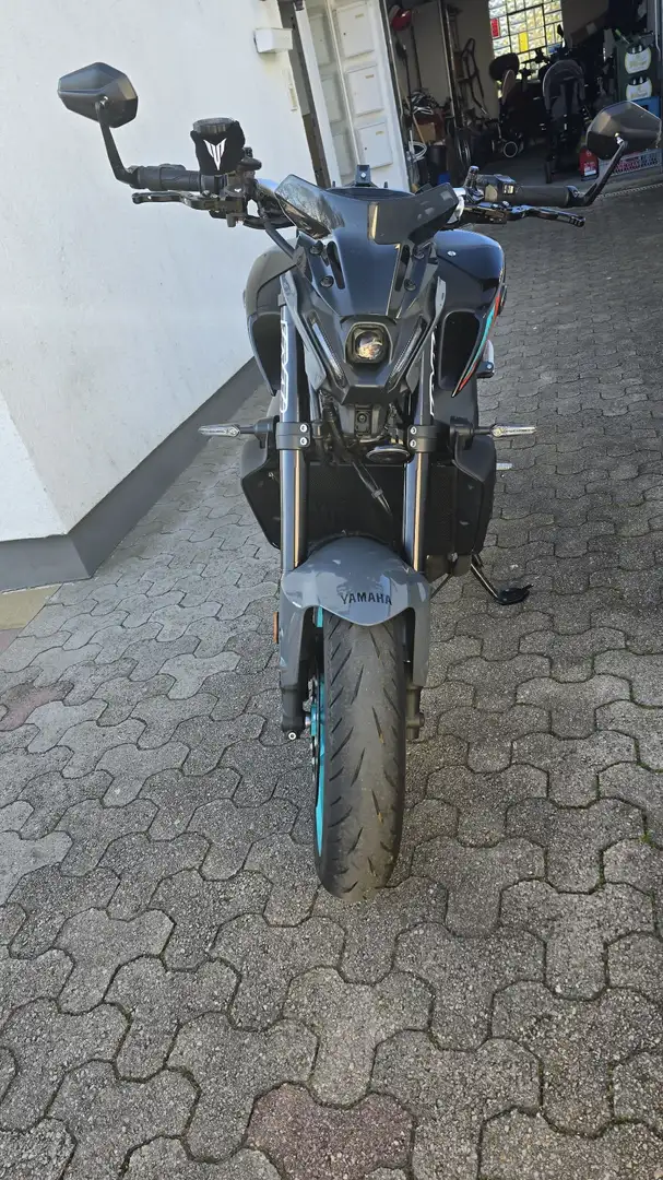 Yamaha MT-09 Schwarz - 2