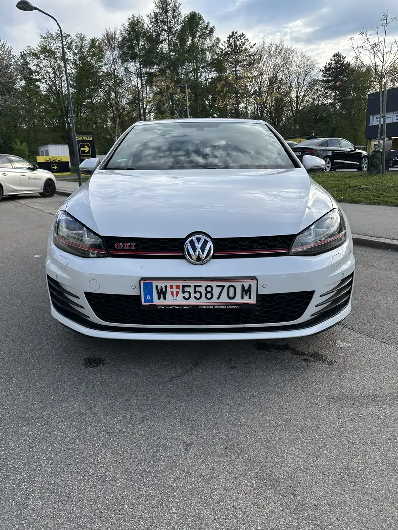 Volkswagen Golf GTI 2,0 TSI DSG Performance - 1
