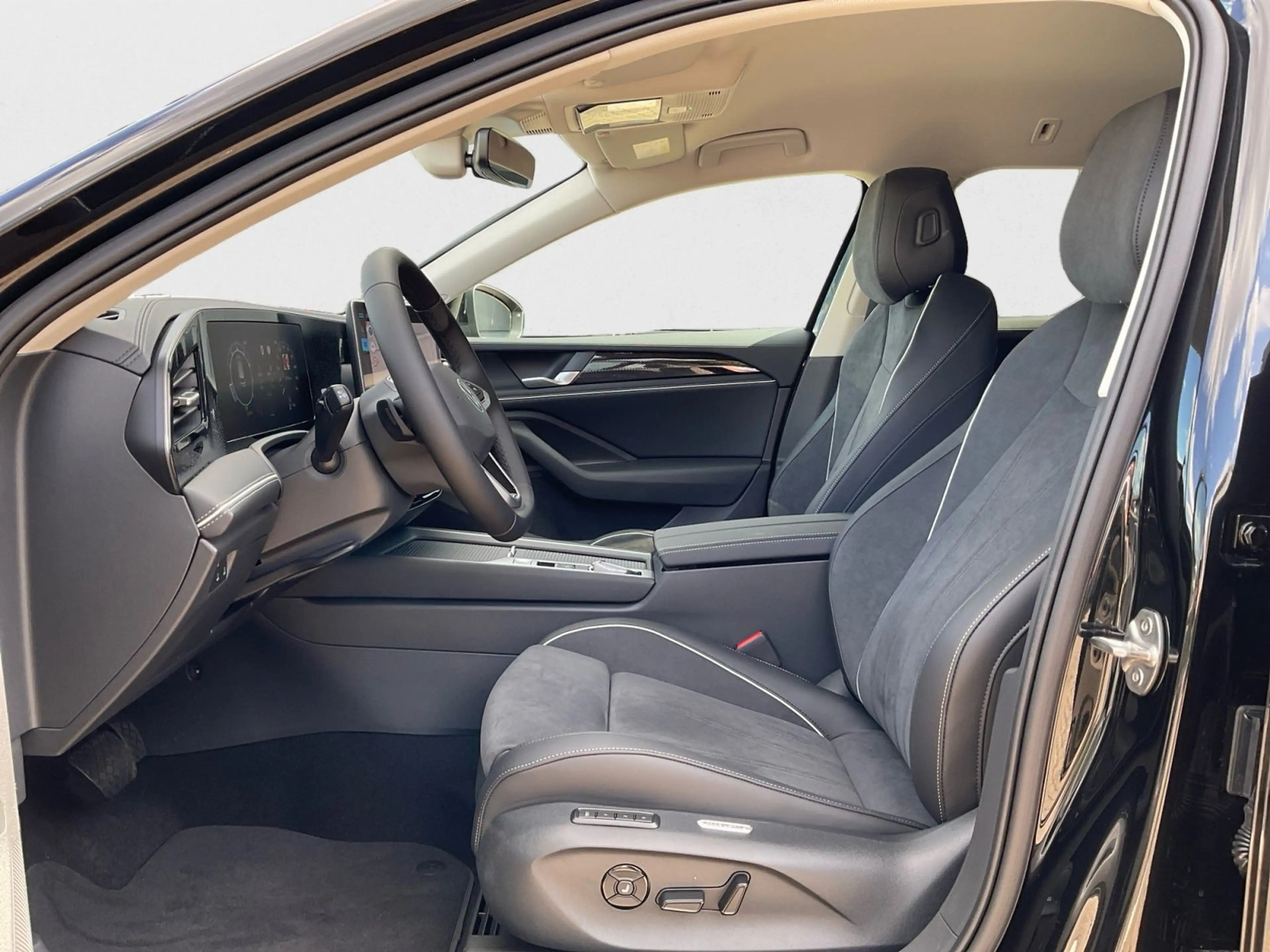Volkswagen Passat Variant Passat Business 1,5 l eTSI OPF 110 kW (1 50 PS) — photo 9