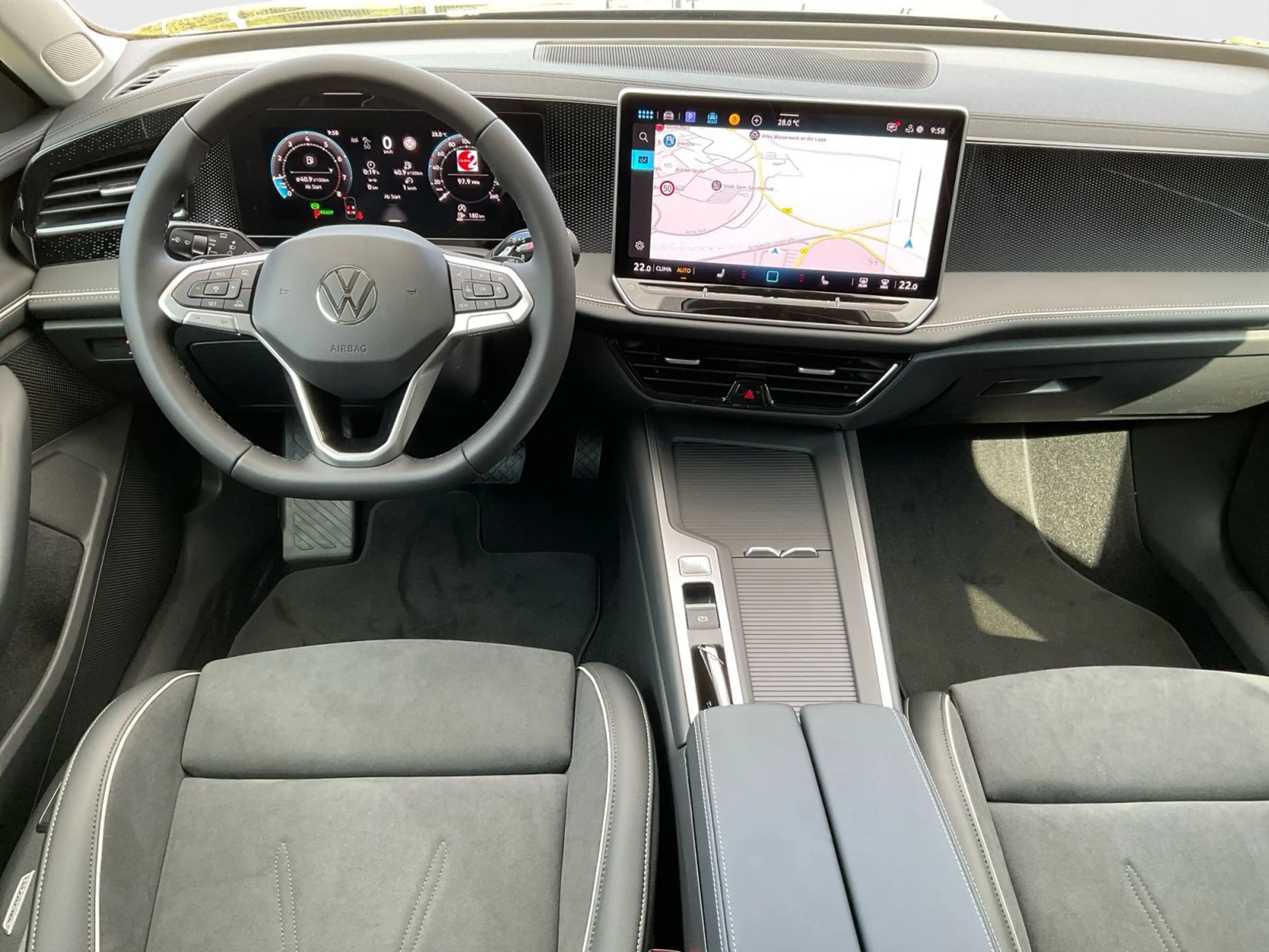 Volkswagen Passat Variant Passat Business 1,5 l eTSI OPF 110 kW (1 50 PS) — photo 10