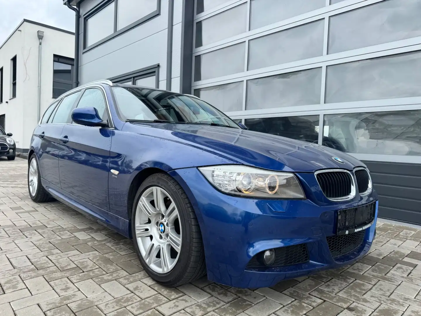 BMW 318 i Touring Autom. M-Paket Xenon Navi Prof* Blau - 1