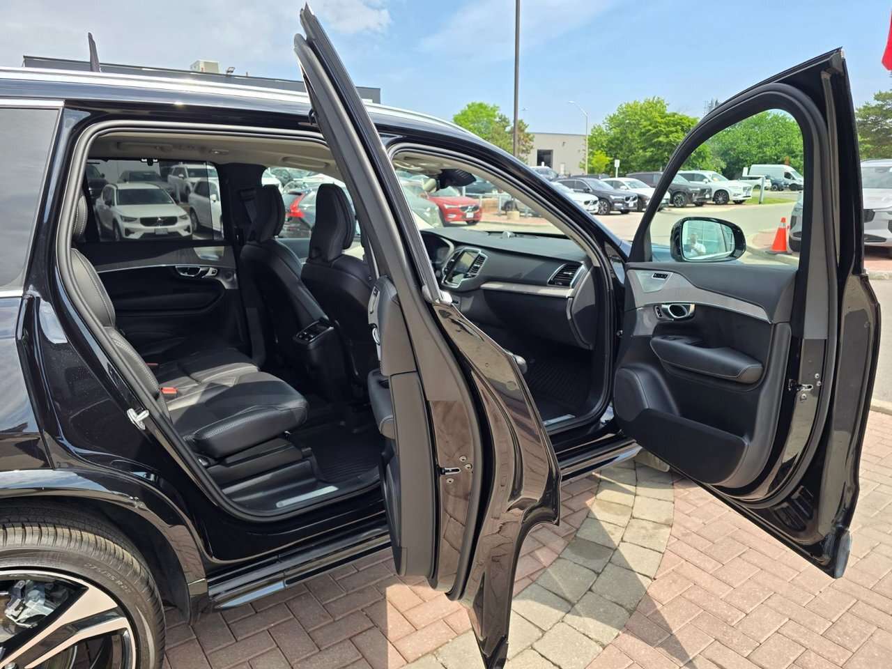 2025 Volvo XC90 UP TO *5YR/UNLIMITED KM WARRANTY... thumb 11