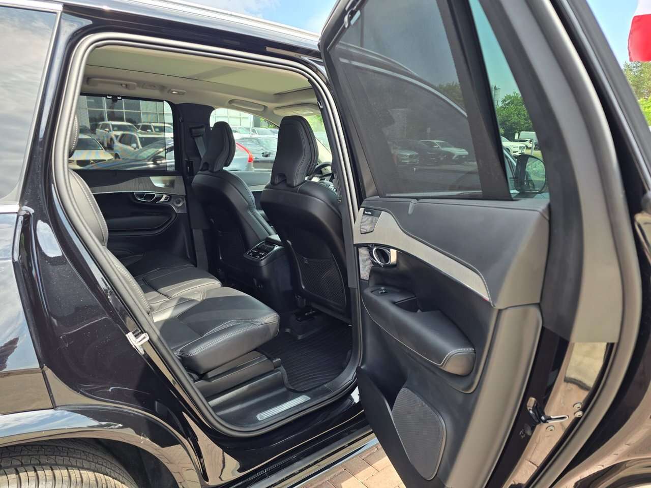 2025 Volvo XC90 UP TO *5YR/UNLIMITED KM WARRANTY... thumb 18