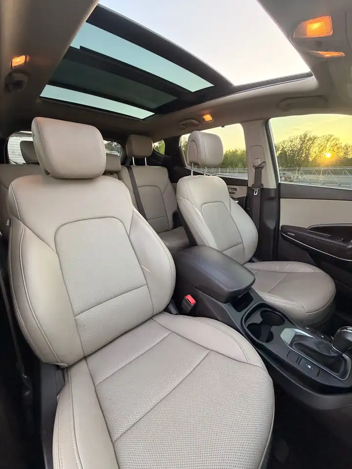 Hyundai SANTA FE photo Hyundai SANTA FE