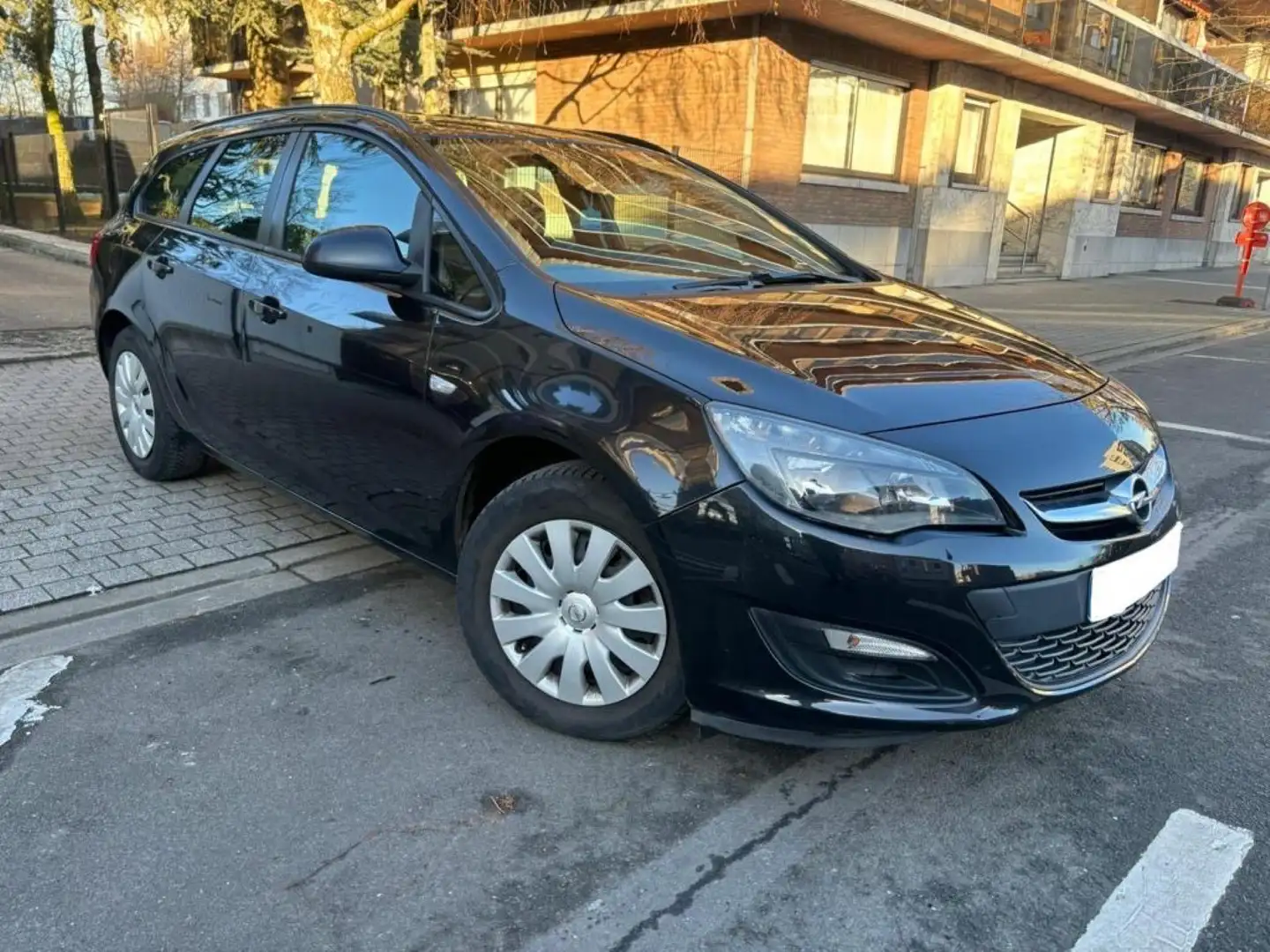 Opel Astra 1.6 CDTi Euro6 Zwart - 1