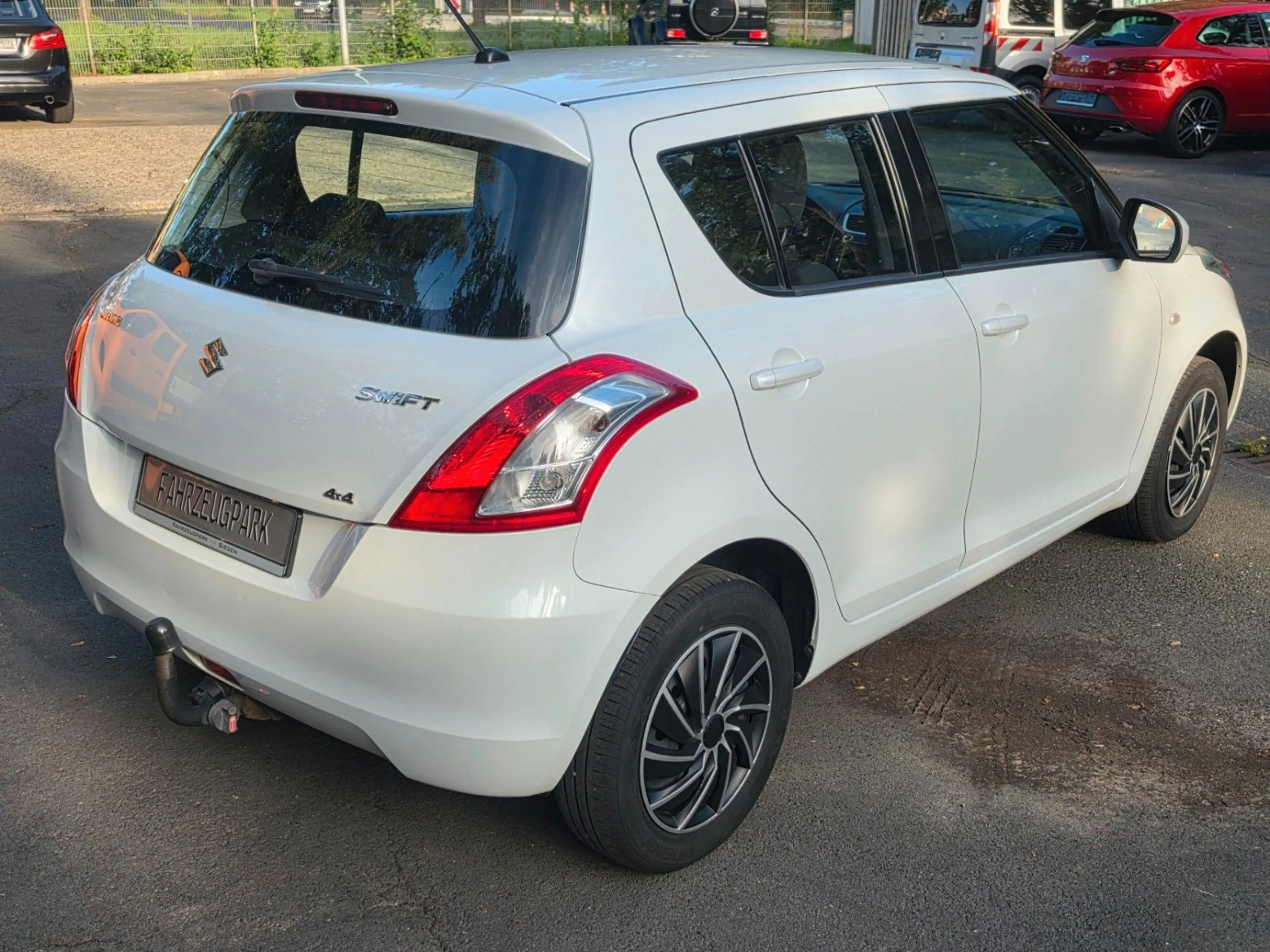Suzuki Swift Club 4x4*SHZ*AHK* — photo 3