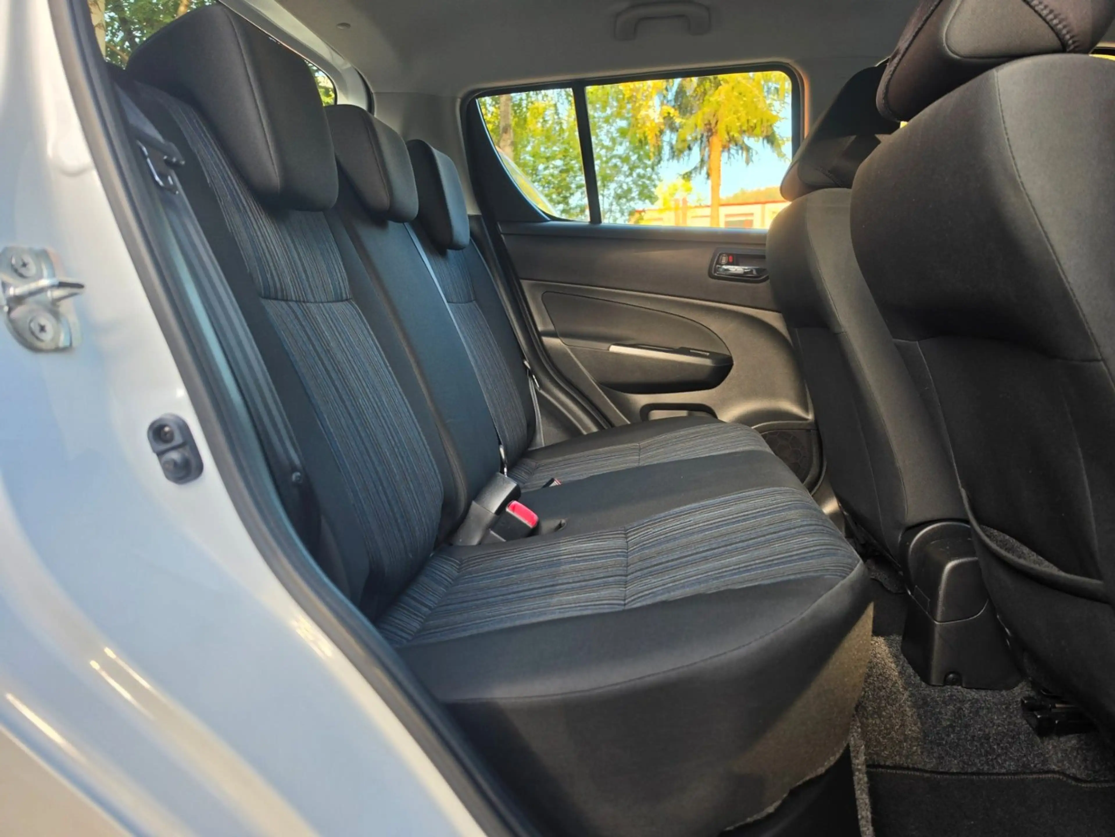 Suzuki Swift Club 4x4*SHZ*AHK* — photo 12