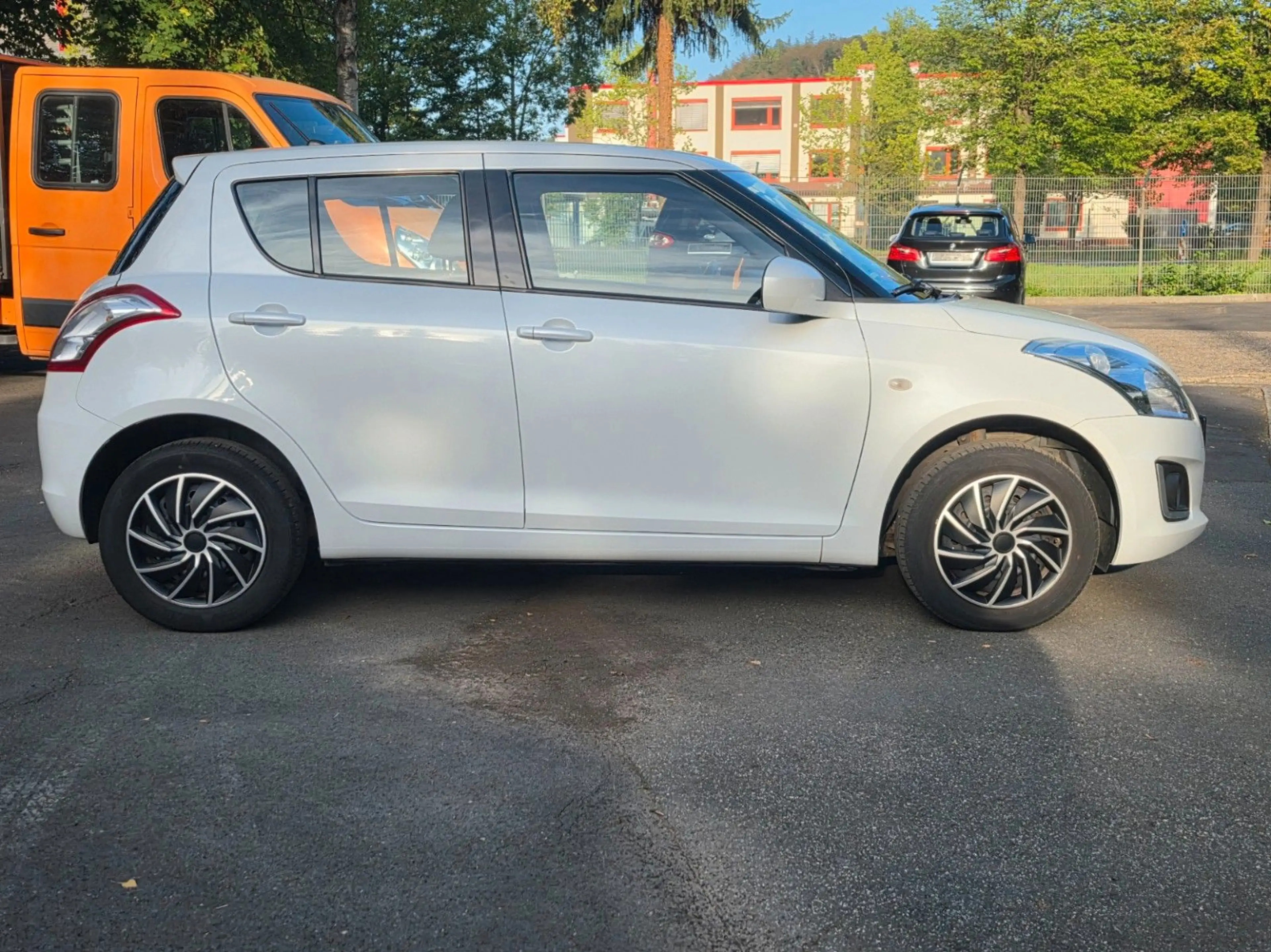 Suzuki Swift Club 4x4*SHZ*AHK* — photo 4