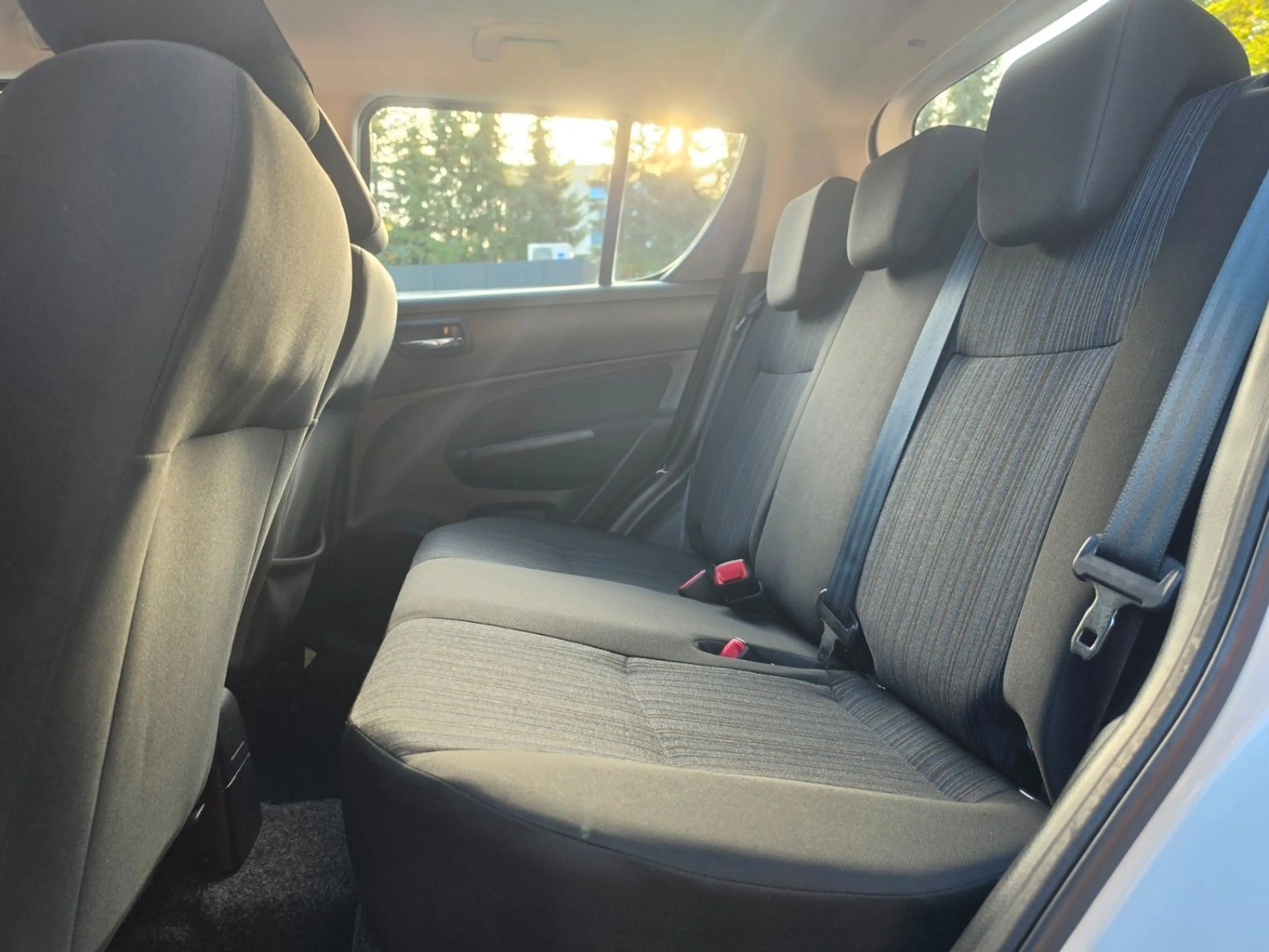 Suzuki Swift Club 4x4*SHZ*AHK* — photo 13