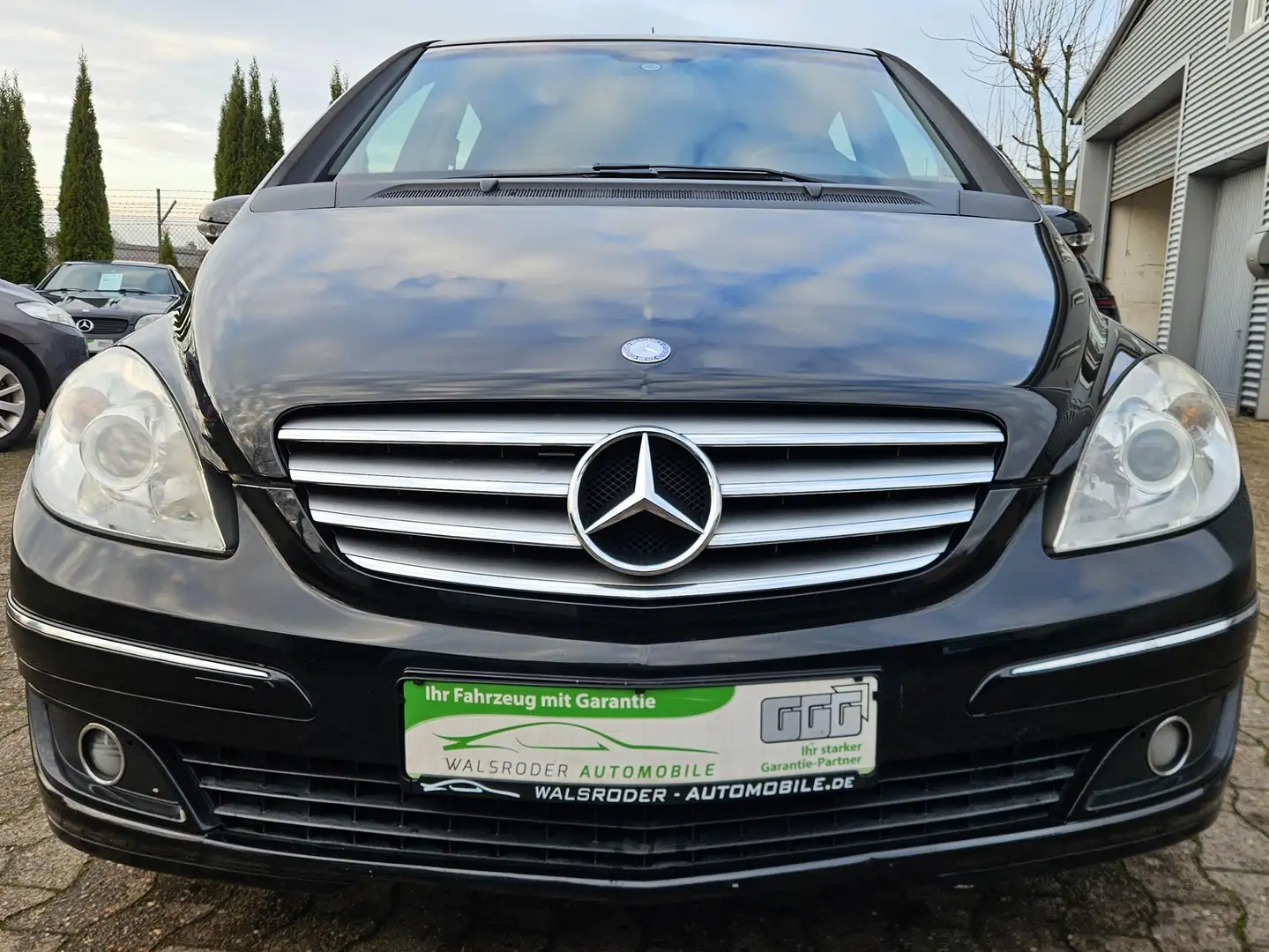 Mercedes-Benz B 150 Allwetterreifen*AHK*Chrom-Paket*Navi*Alufelgen*Kli Nero - 1