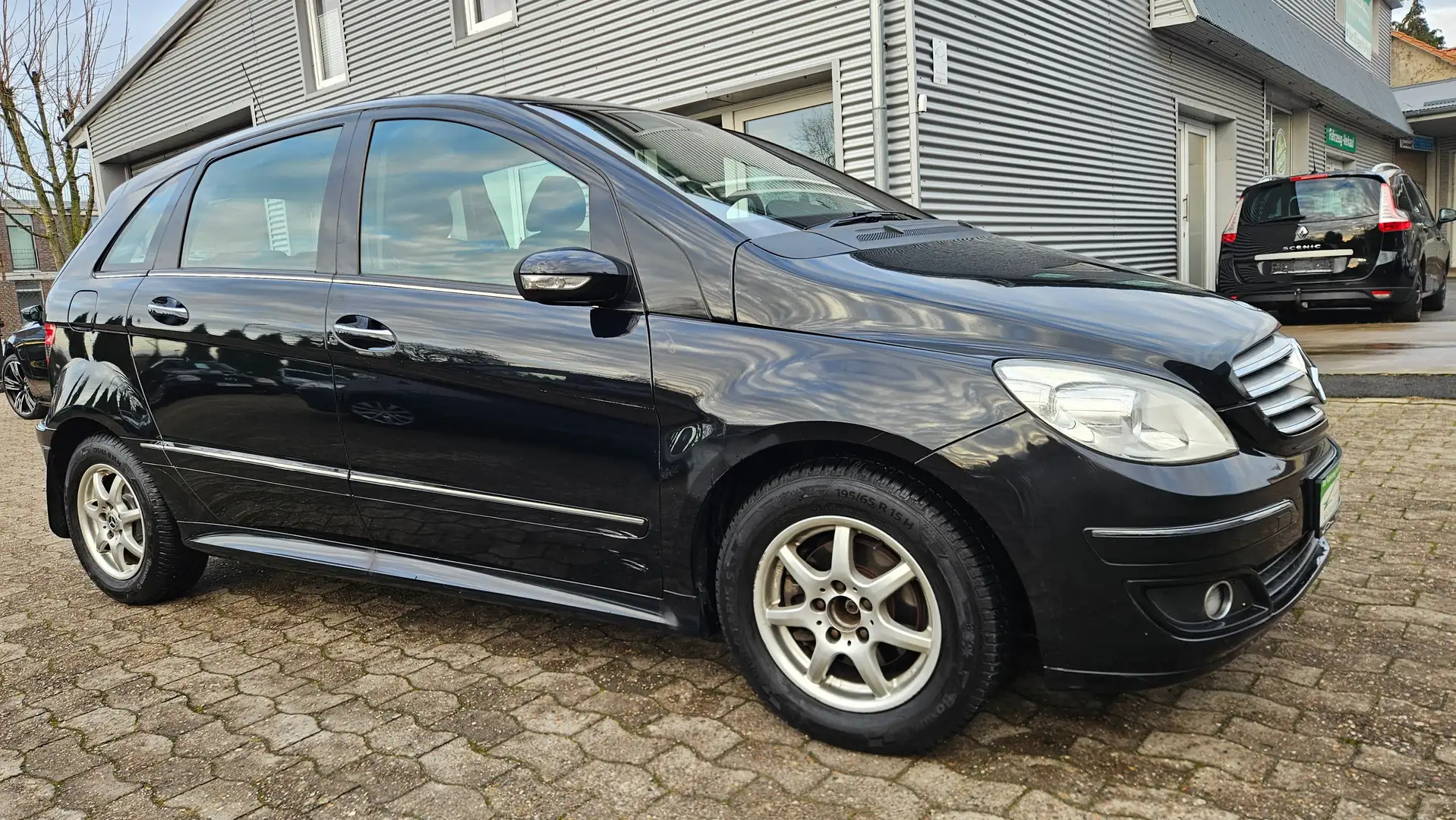 Mercedes-Benz B 150 Allwetterreifen*AHK*Chrom-Paket*Navi*Alufelgen*Kli Nero - 2