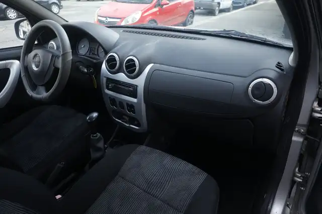Dacia Sandero view 8