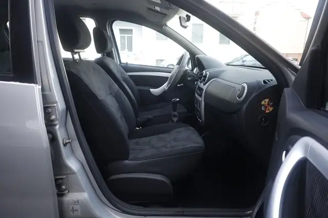 Dacia Sandero view 10