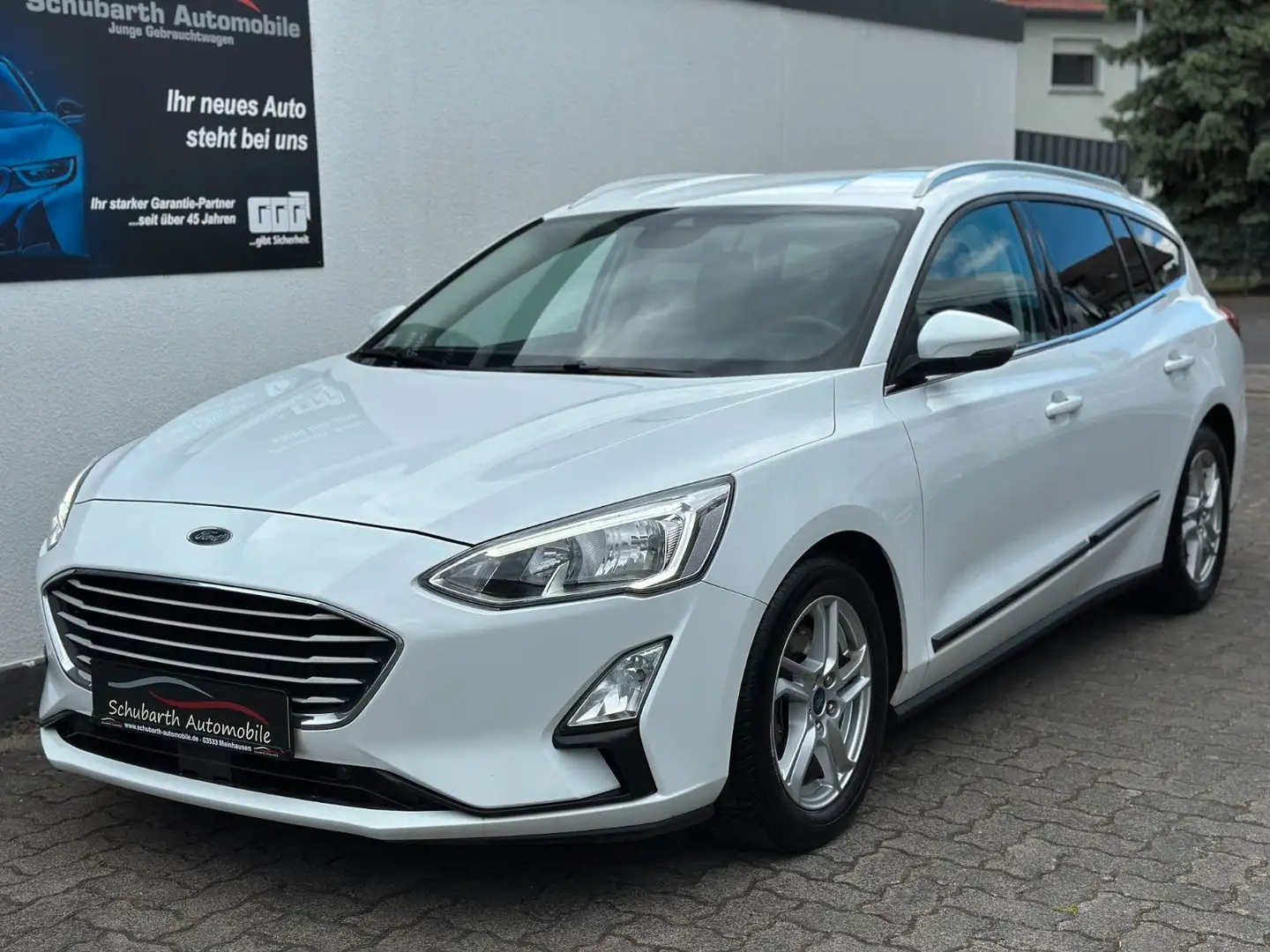 Ford Focus Turnier C&C 1,5 EcoBlue Diesel Navi AHK Alu PDC Weiß - 1