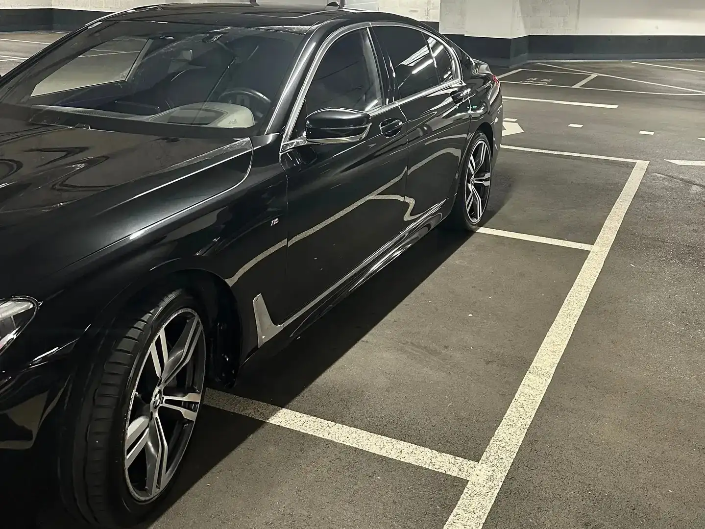 BMW 750 750d xDrive Aut. M Paket Schwarz - 1