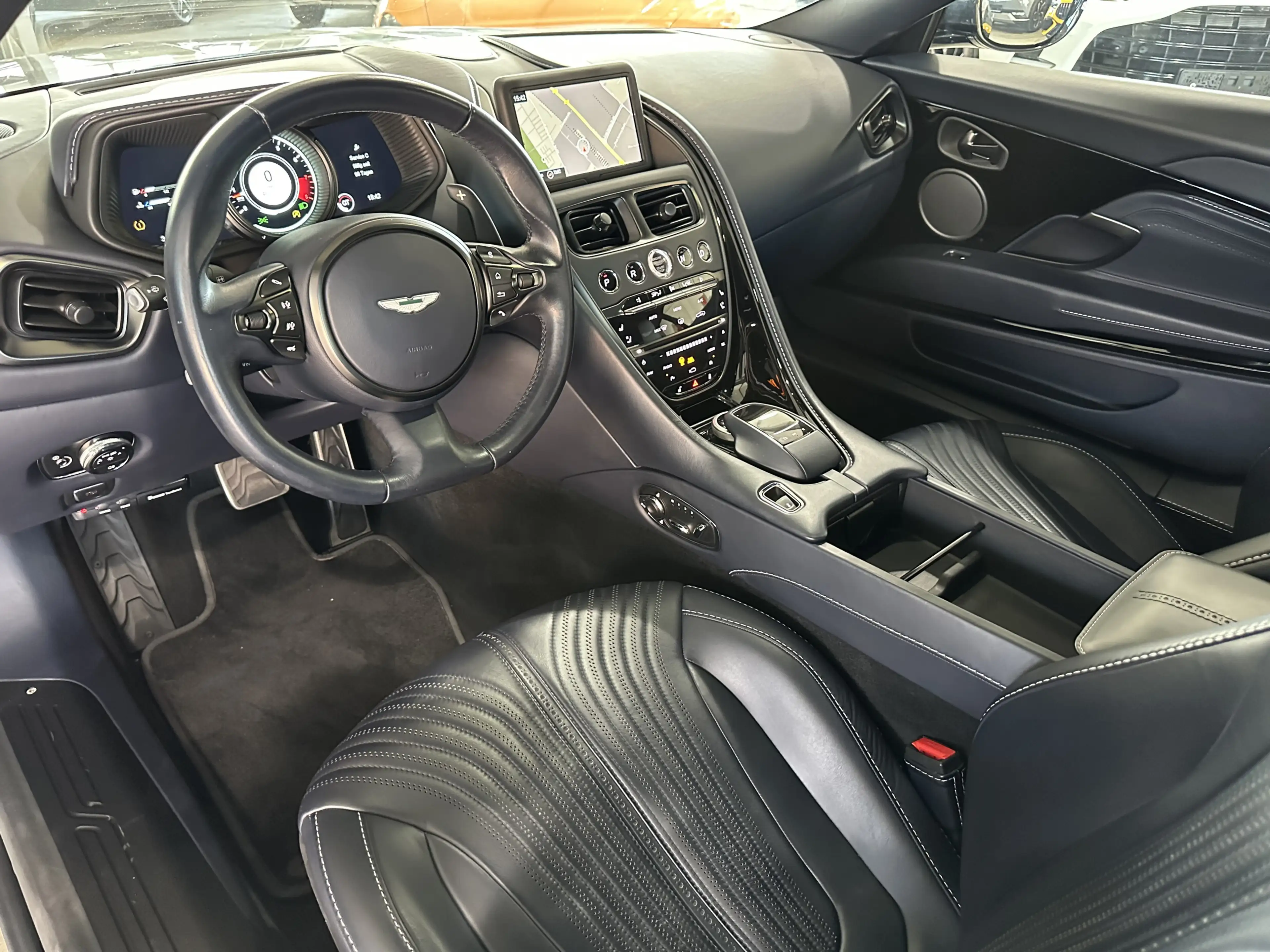 Aston Martin DB11 V12 Coupe 1.Hd U-Frei BRD Ultramarine-AML — photo 13