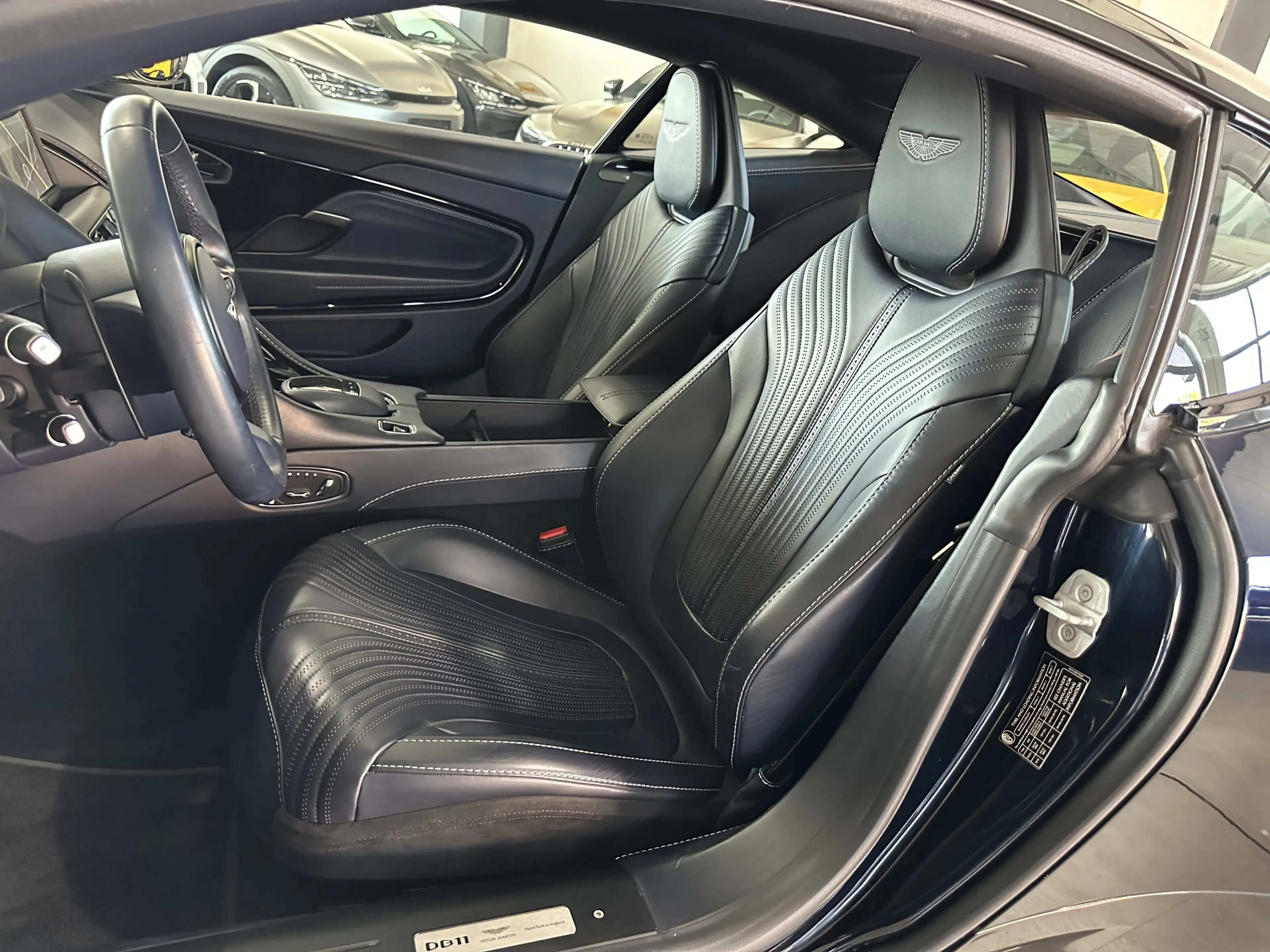 Aston Martin DB11 V12 Coupe 1.Hd U-Frei BRD Ultramarine-AML — photo 12
