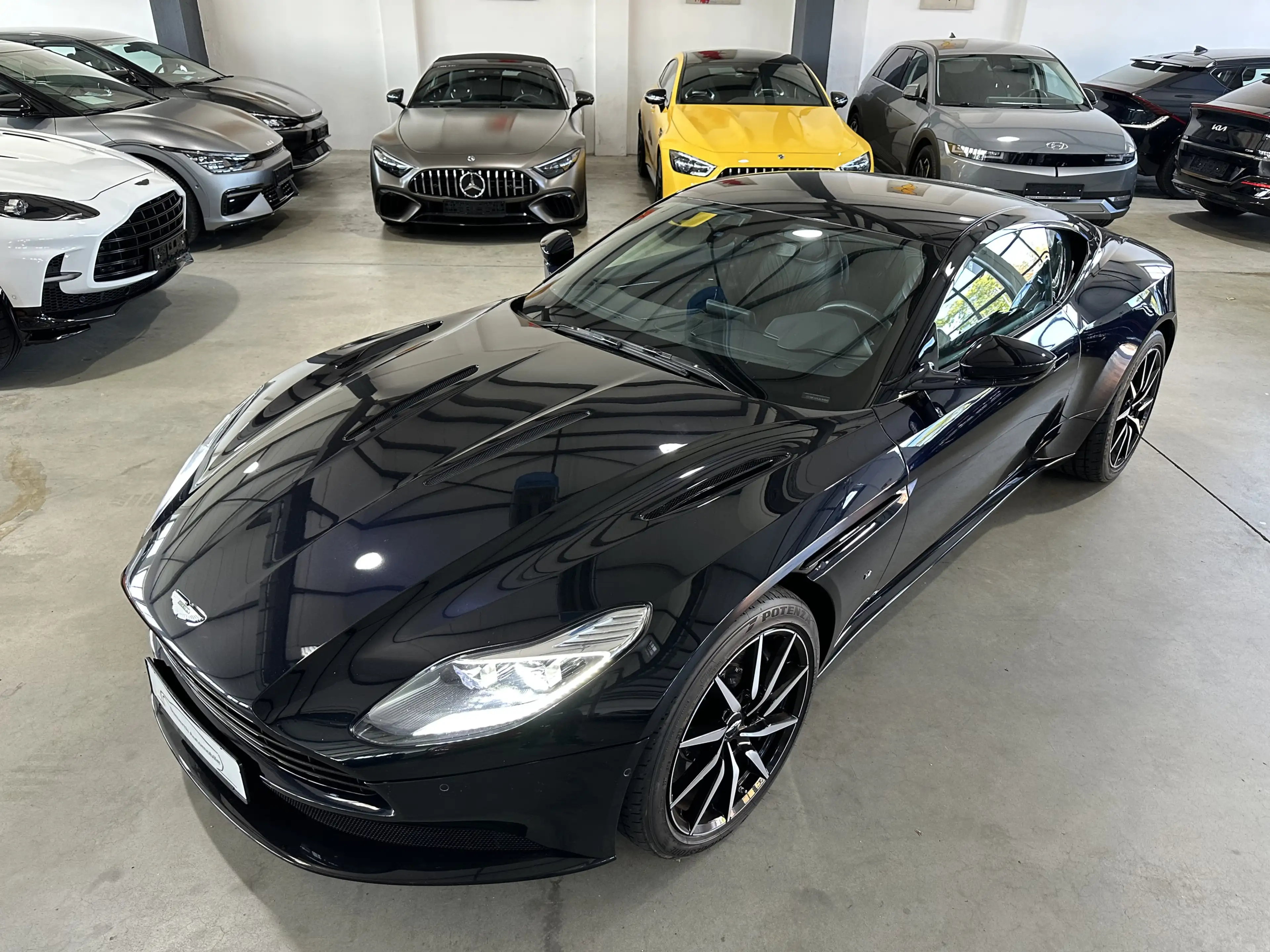 Aston Martin DB11 V12 Coupe 1.Hd U-Frei BRD Ultramarine-AML — photo 2